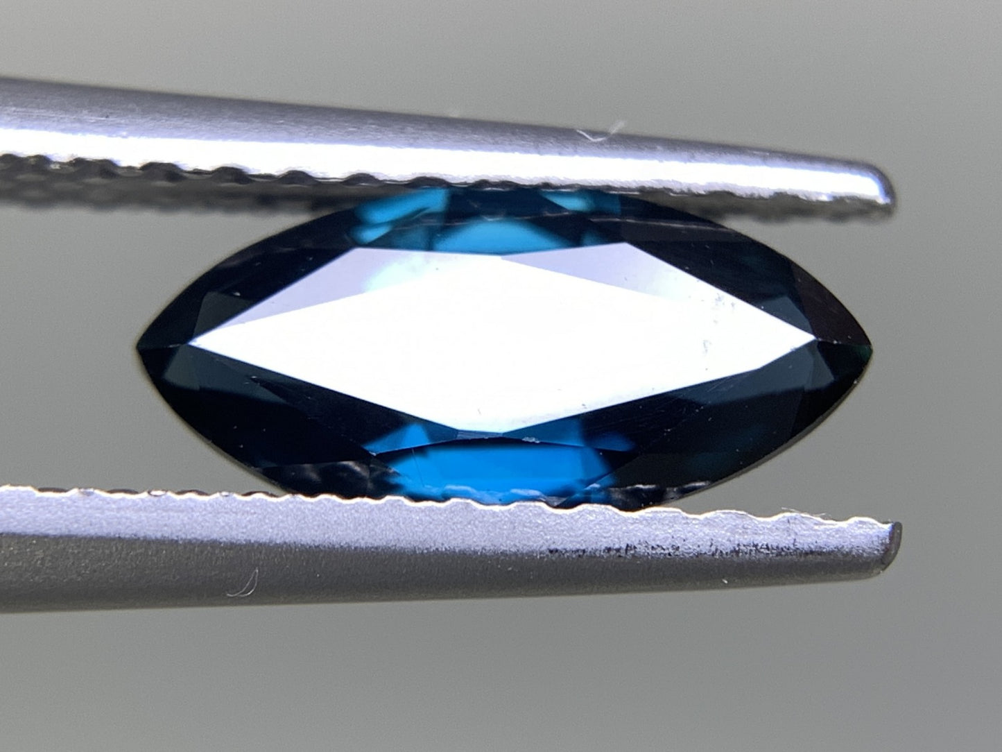 サファイア 1.018ct 宝石ソーティング付き 9.6㎜×4.7㎜×2.6㎜ ルース（ 裸石 ） 1807Y
