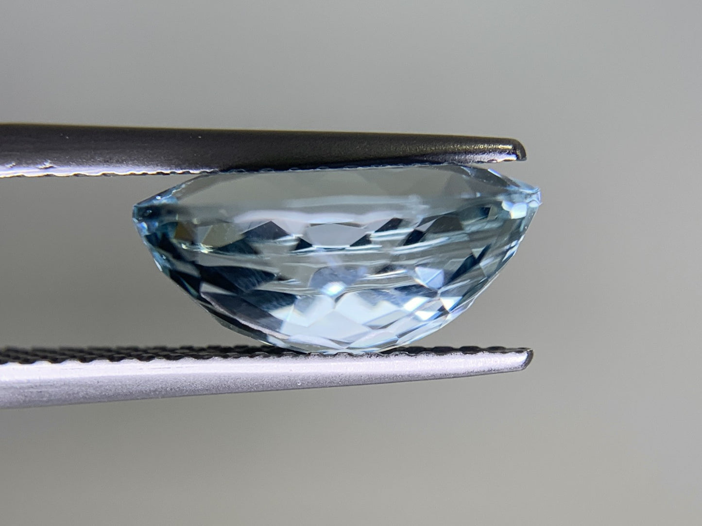 アクアマリン 4.116ct  宝石ソーティング付き  12.42㎜×9.44㎜×5.82㎜  ルース（ 裸石 ） 1844Y
