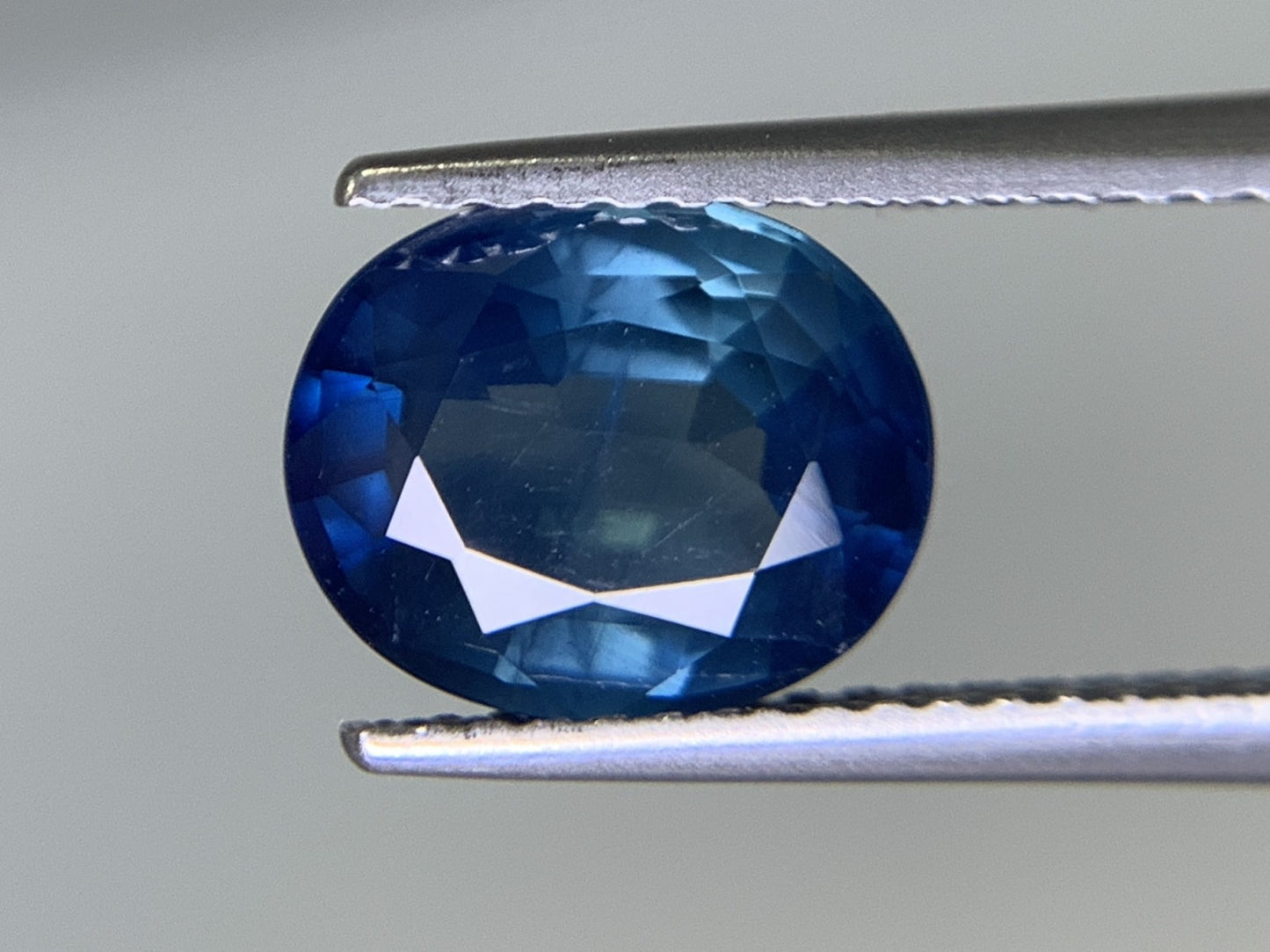サファイア 2.43ct  宝石ソーティング付き  9.0㎜×7.4㎜×4.1㎜  ルース（ 裸石 ） 1871Y