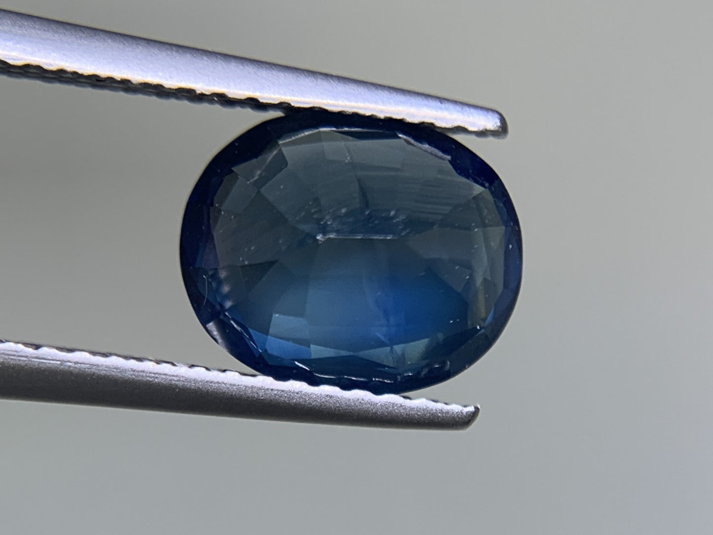 サファイア 2.43ct  宝石ソーティング付き  9.0㎜×7.4㎜×4.1㎜  ルース（ 裸石 ） 1871Y