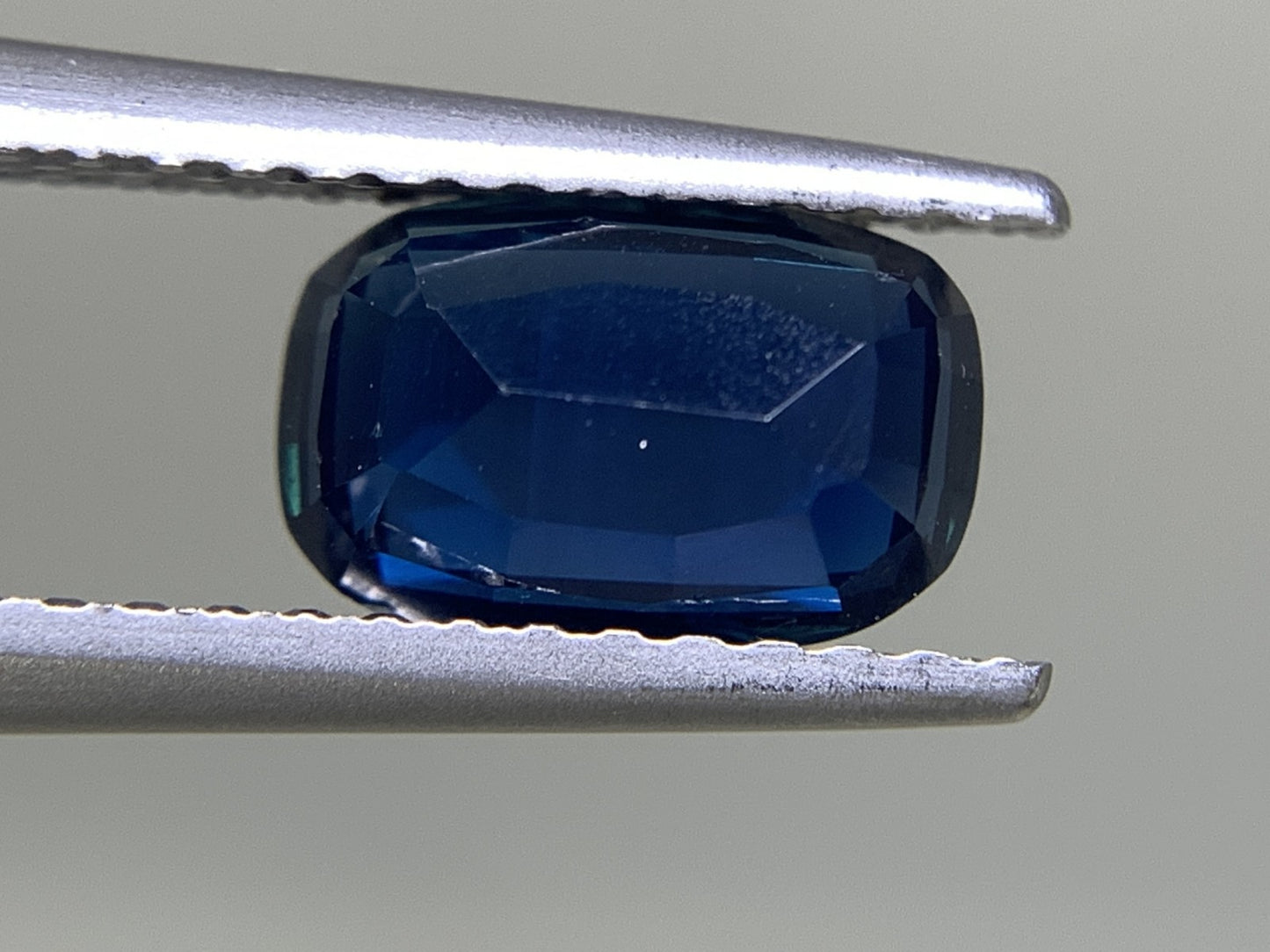 サファイア 1.398ct 宝石ソーティング付き  7.7㎜×5.2㎜×3.1㎜  ルース（ 裸石 ） 1882Y