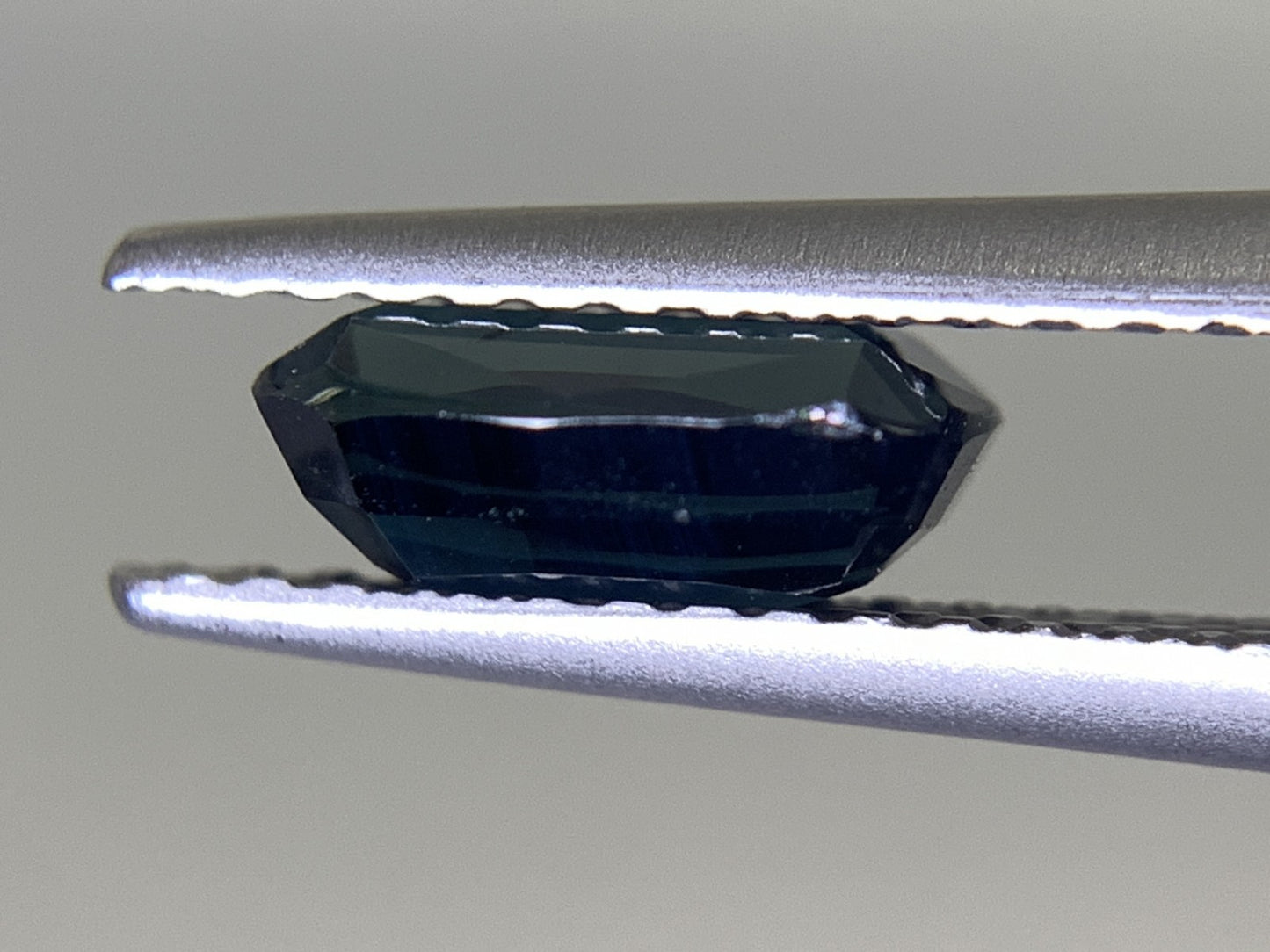 サファイア 1.398ct 宝石ソーティング付き  7.7㎜×5.2㎜×3.1㎜  ルース（ 裸石 ） 1882Y