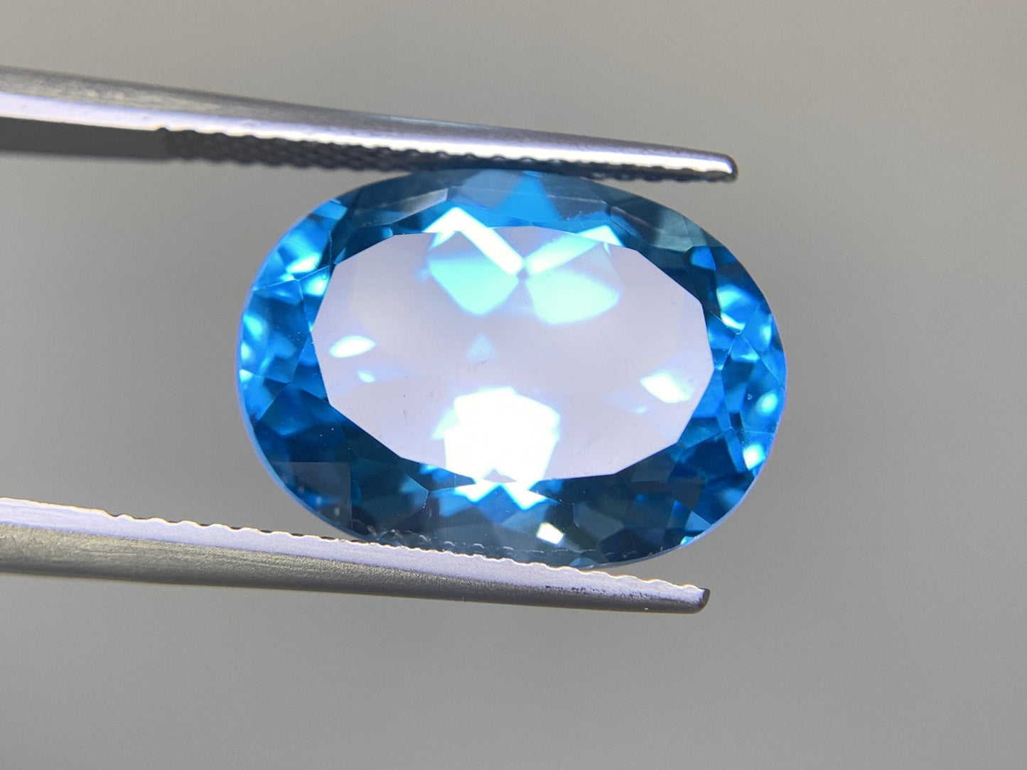 ロンドンブルートパーズ  13.495ct  宝石ソーティング付き  15.97㎜×12.13㎜×8.8㎜  ルース（ 裸石 ） 1906Y