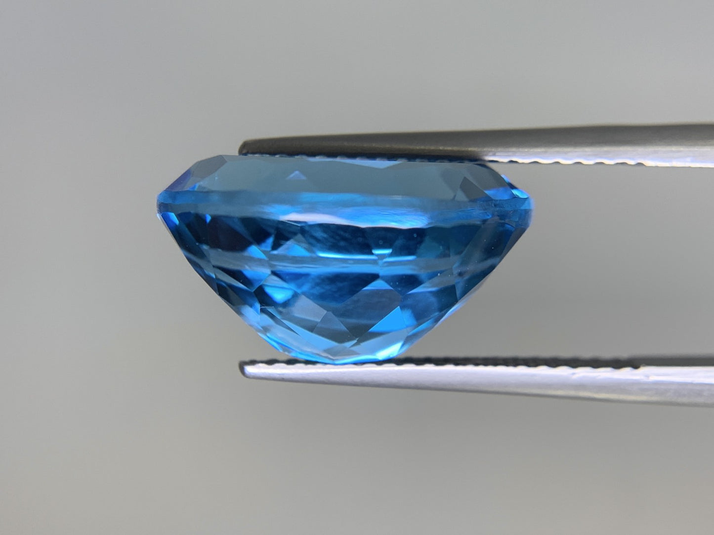 ロンドンブルートパーズ  13.495ct  宝石ソーティング付き  15.97㎜×12.13㎜×8.8㎜  ルース（ 裸石 ） 1906Y