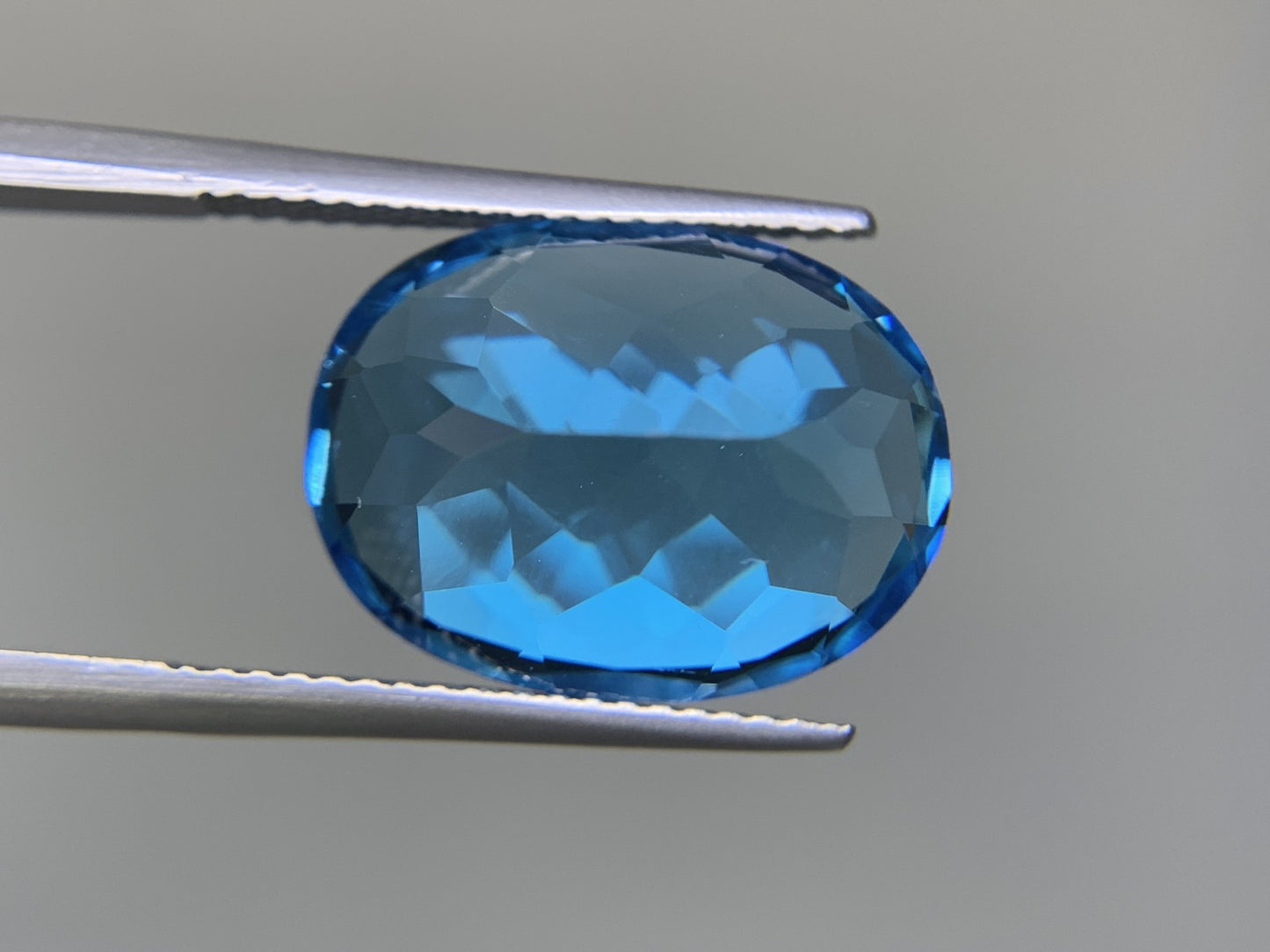 ロンドンブルートパーズ  13.495ct  宝石ソーティング付き  15.97㎜×12.13㎜×8.8㎜  ルース（ 裸石 ） 1906Y
