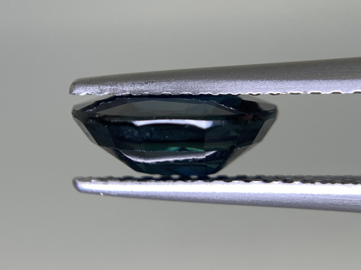 サファイア 2.277ct 宝石ソーティング付き  9.1㎜×6.9㎜×3.7㎜  ルース（ 裸石 ） 2093Y