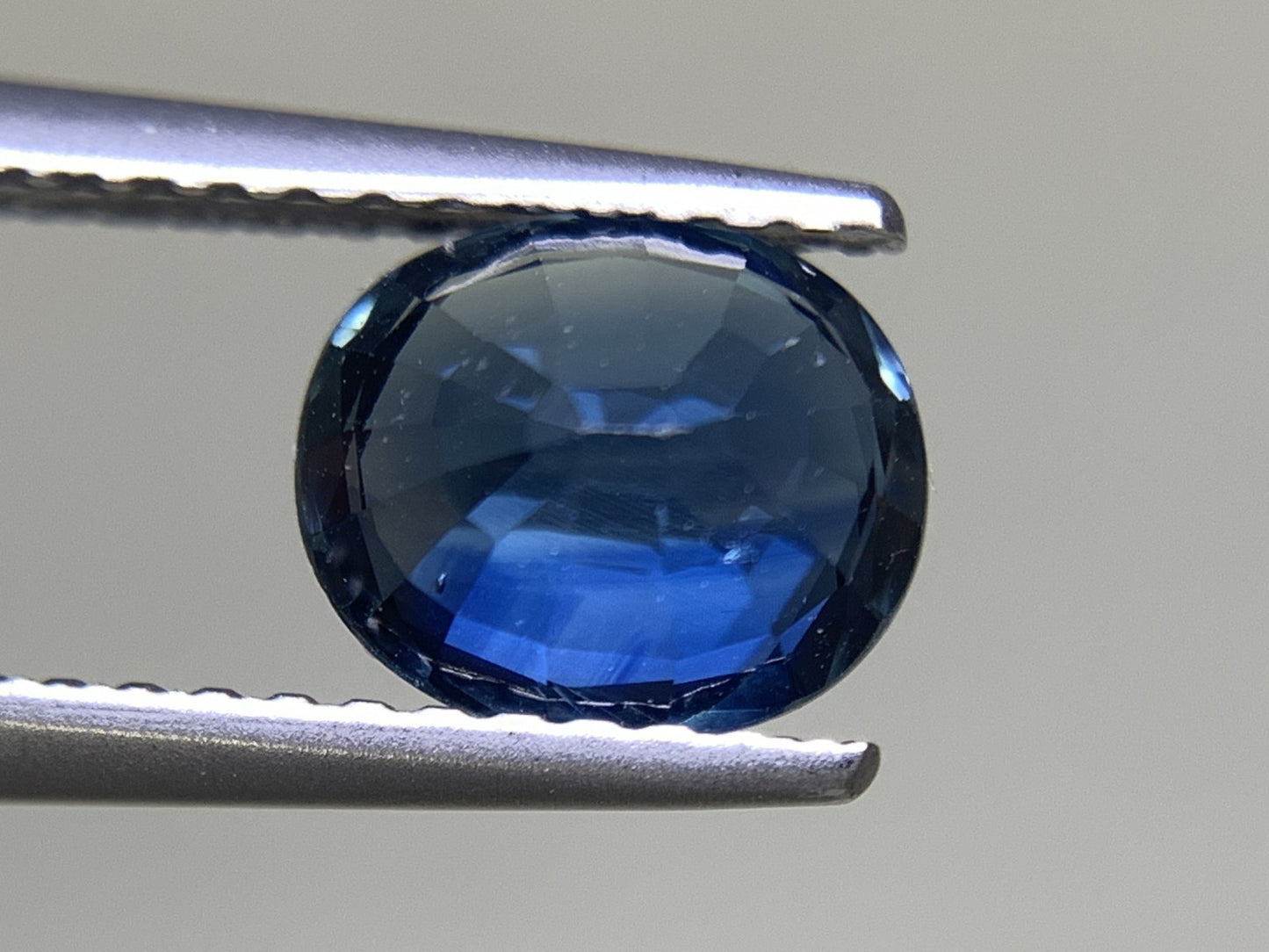 サファイア 1.553ct 宝石ソーティング付き  7.2㎜×6.2㎜×3.8㎜  ルース（ 裸石 ） 2138Y