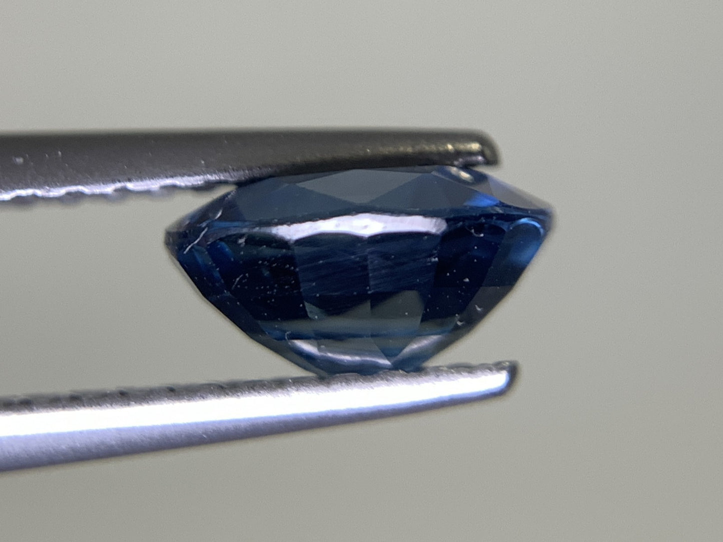 サファイア 1.553ct 宝石ソーティング付き  7.2㎜×6.2㎜×3.8㎜  ルース（ 裸石 ） 2138Y