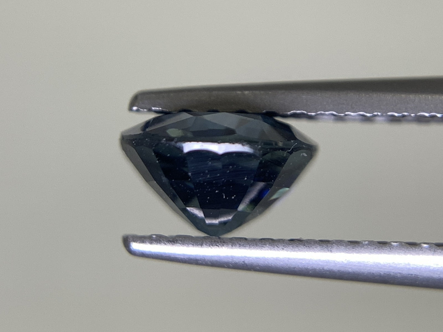 サファイア 1.553ct 宝石ソーティング付き  7.2㎜×6.2㎜×3.8㎜  ルース（ 裸石 ） 2138Y