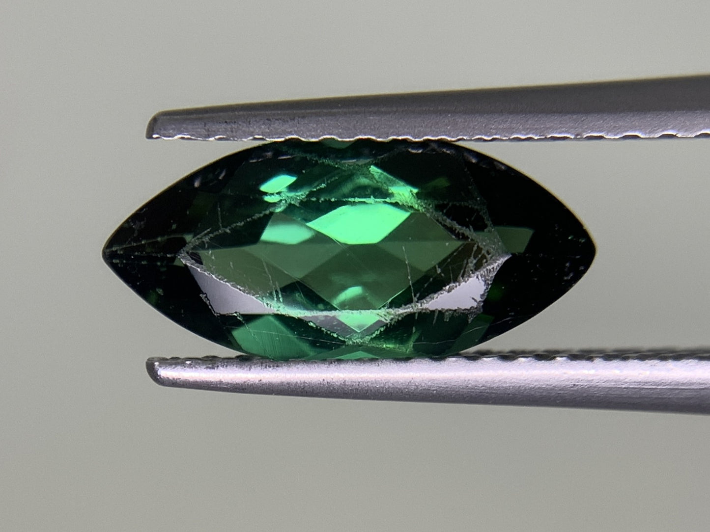 グリーントルマリン 1.60ct 宝石ソーティング付き  12.0㎜×5.7㎜×3.7㎜  ルース（ 裸石 ） 2206Y