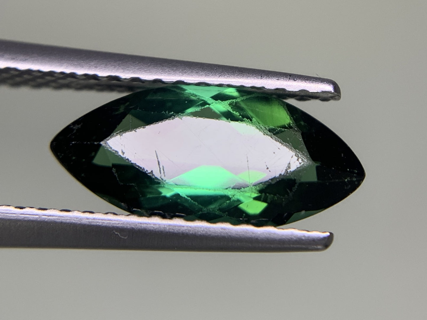 グリーントルマリン 1.60ct 宝石ソーティング付き  12.0㎜×5.7㎜×3.7㎜  ルース（ 裸石 ） 2206Y