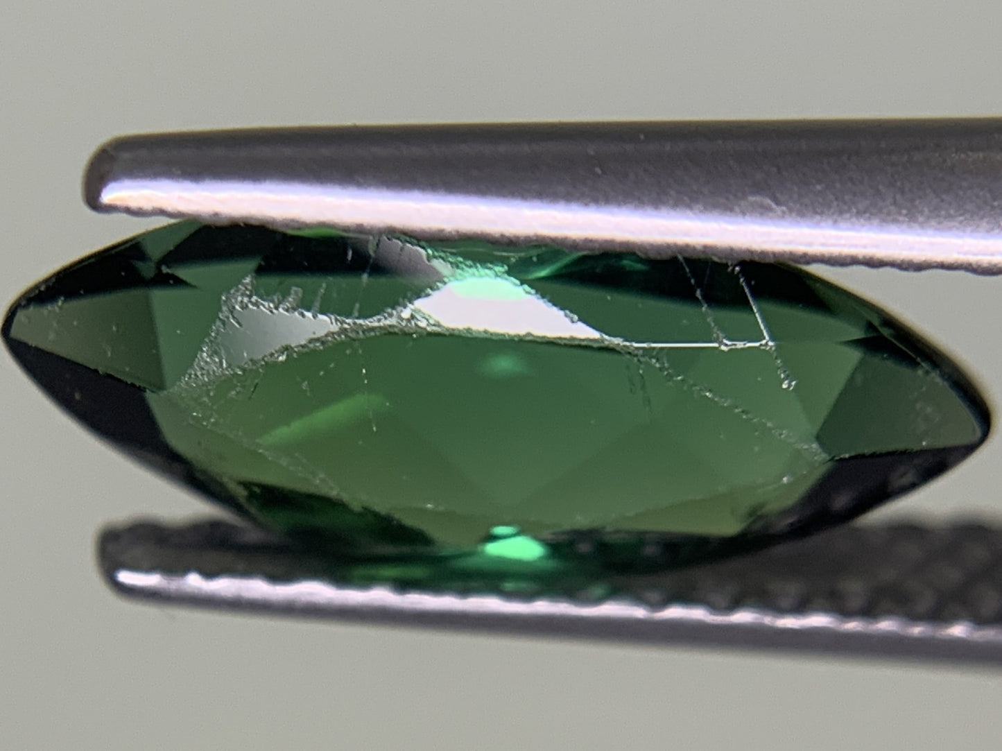 グリーントルマリン 1.60ct 宝石ソーティング付き  12.0㎜×5.7㎜×3.7㎜  ルース（ 裸石 ） 2206Y