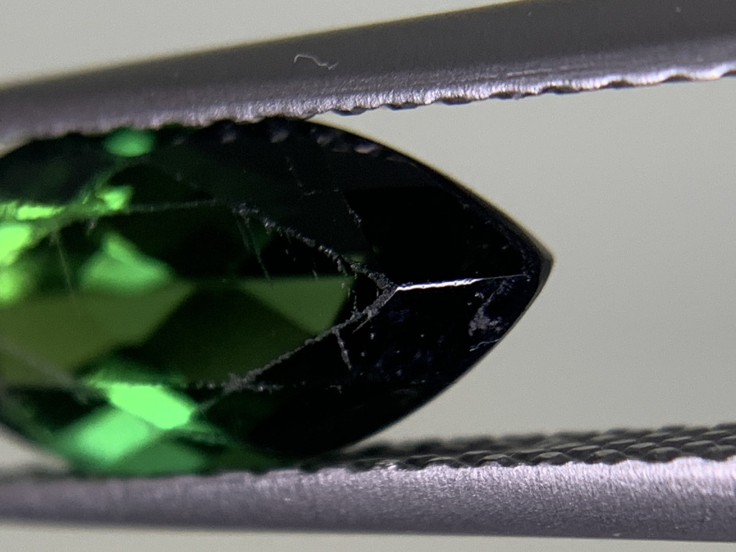 グリーントルマリン 1.60ct 宝石ソーティング付き  12.0㎜×5.7㎜×3.7㎜  ルース（ 裸石 ） 2206Y