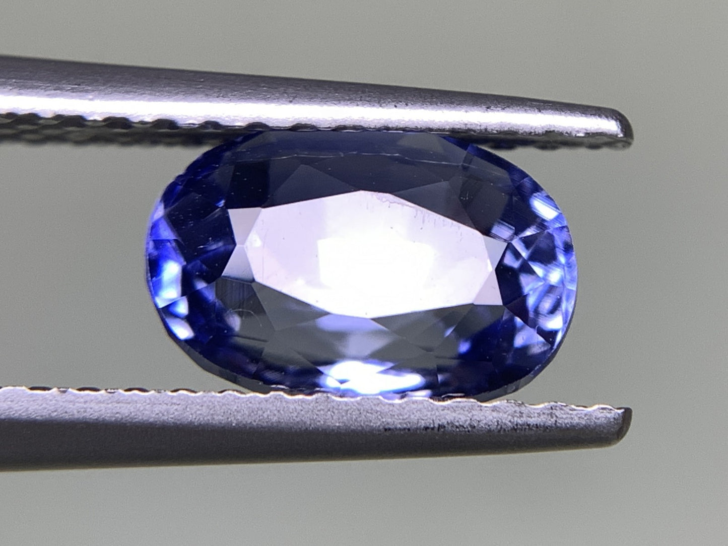 バイオレットサファイア 2.067ct 宝石ソーティング付き  8.0㎜×5.4㎜×5.0㎜  ルース（ 裸石 ） 2367Y