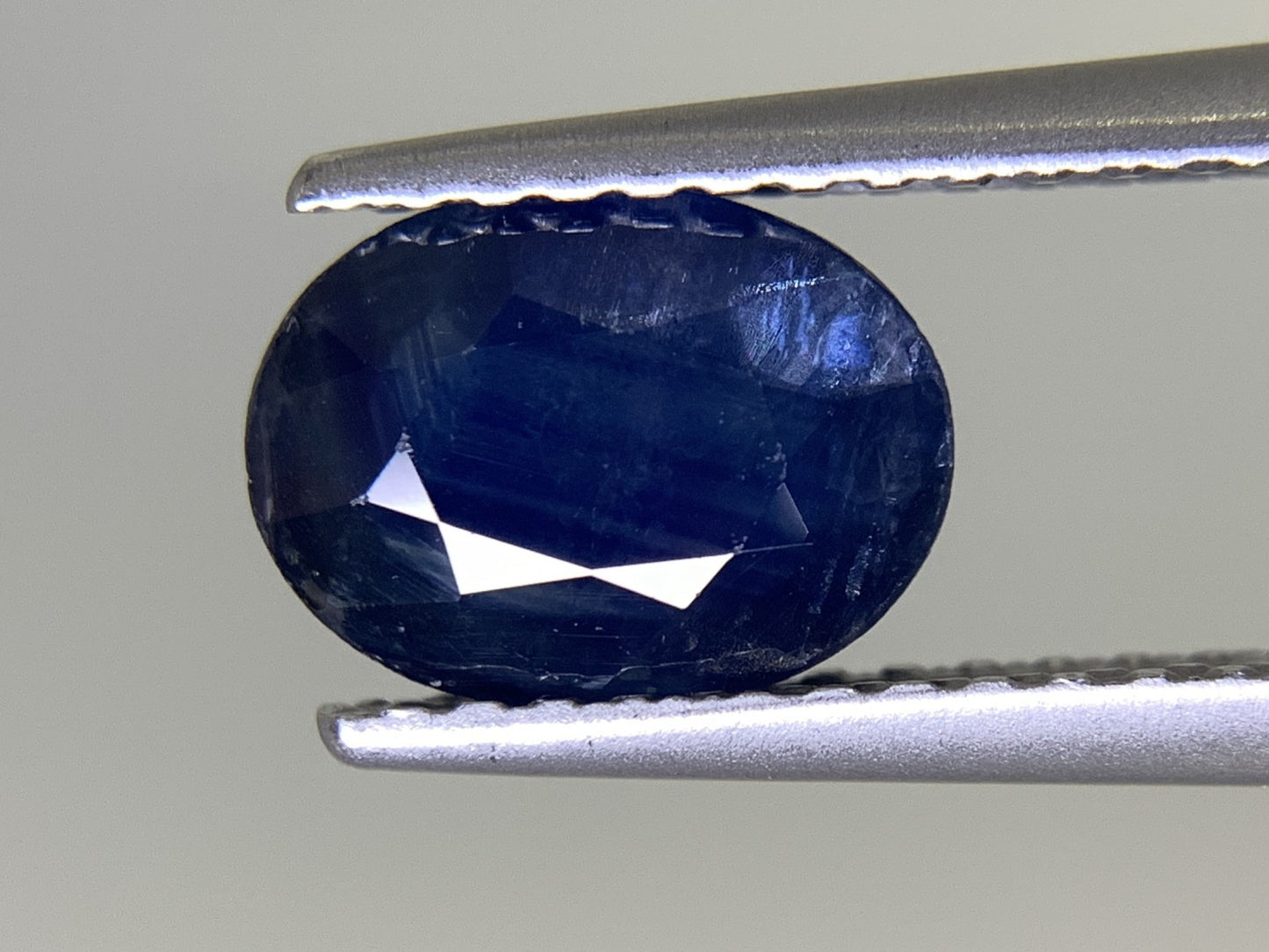 サファイア 1.530ct 宝石ソーティング付き  7.8㎜×5.8㎜×3.4㎜  ルース（ 裸石 ） 2413Y