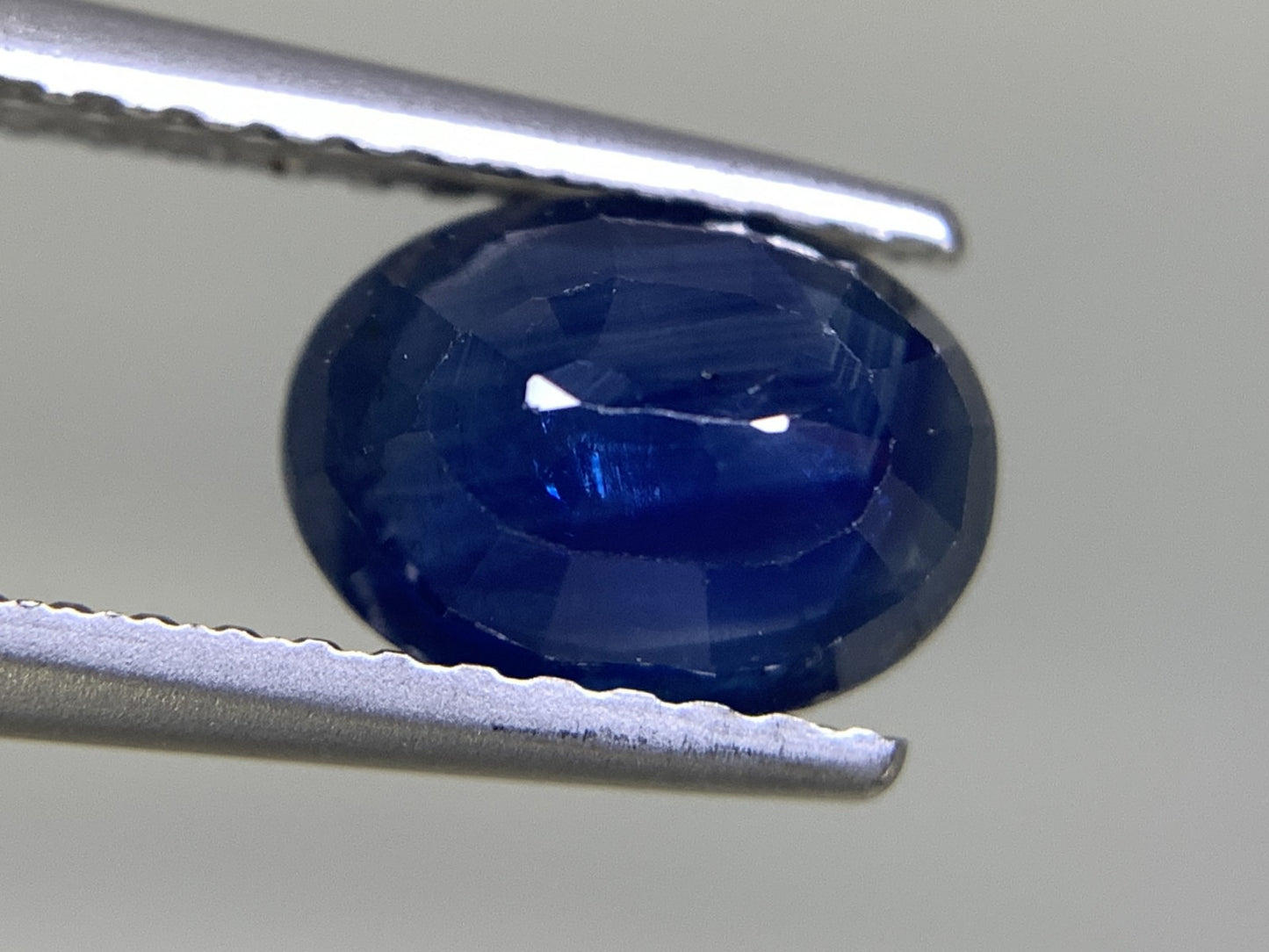 サファイア 1.530ct 宝石ソーティング付き  7.8㎜×5.8㎜×3.4㎜  ルース（ 裸石 ） 2413Y