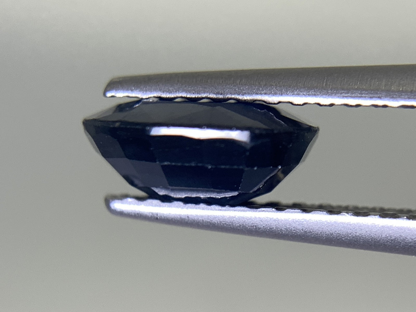 サファイア 1.530ct 宝石ソーティング付き  7.8㎜×5.8㎜×3.4㎜  ルース（ 裸石 ） 2413Y