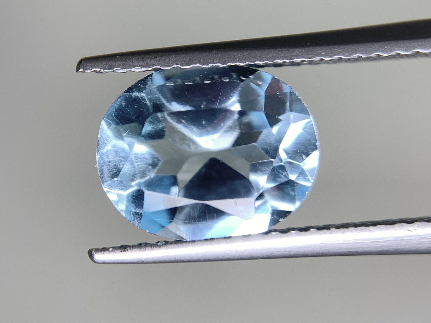 ブルートパーズ 3.069ct 宝石ソーティング付き  10.1㎜×8.1㎜×5.0㎜  ルース（ 裸石 ） 2424Y
