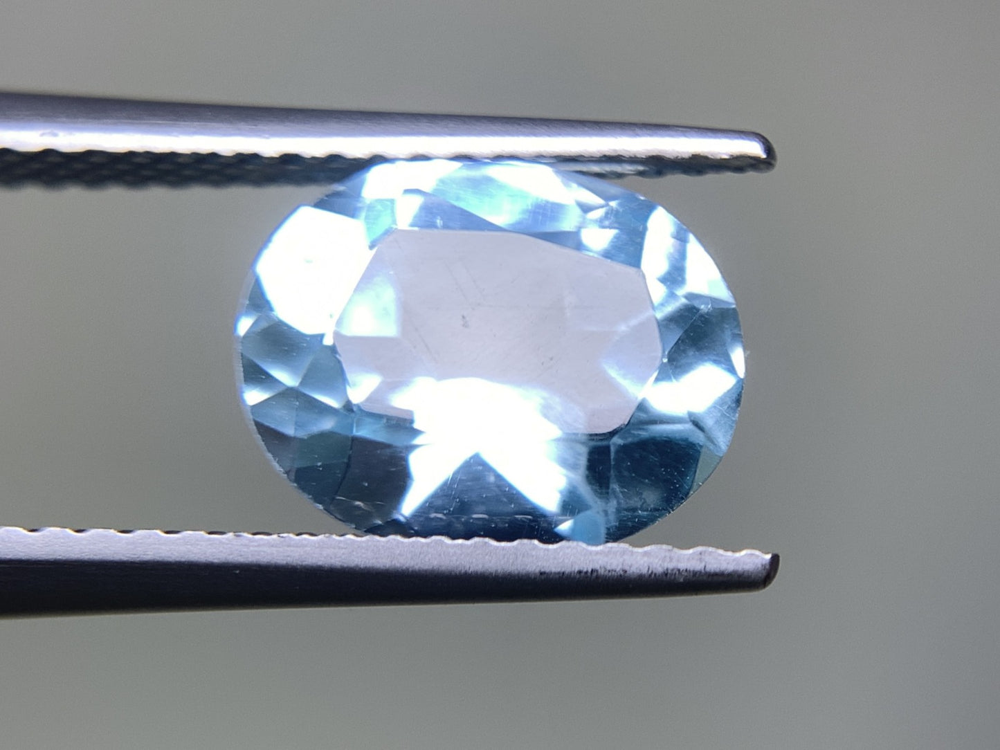 ブルートパーズ 3.069ct 宝石ソーティング付き  10.1㎜×8.1㎜×5.0㎜  ルース（ 裸石 ） 2424Y