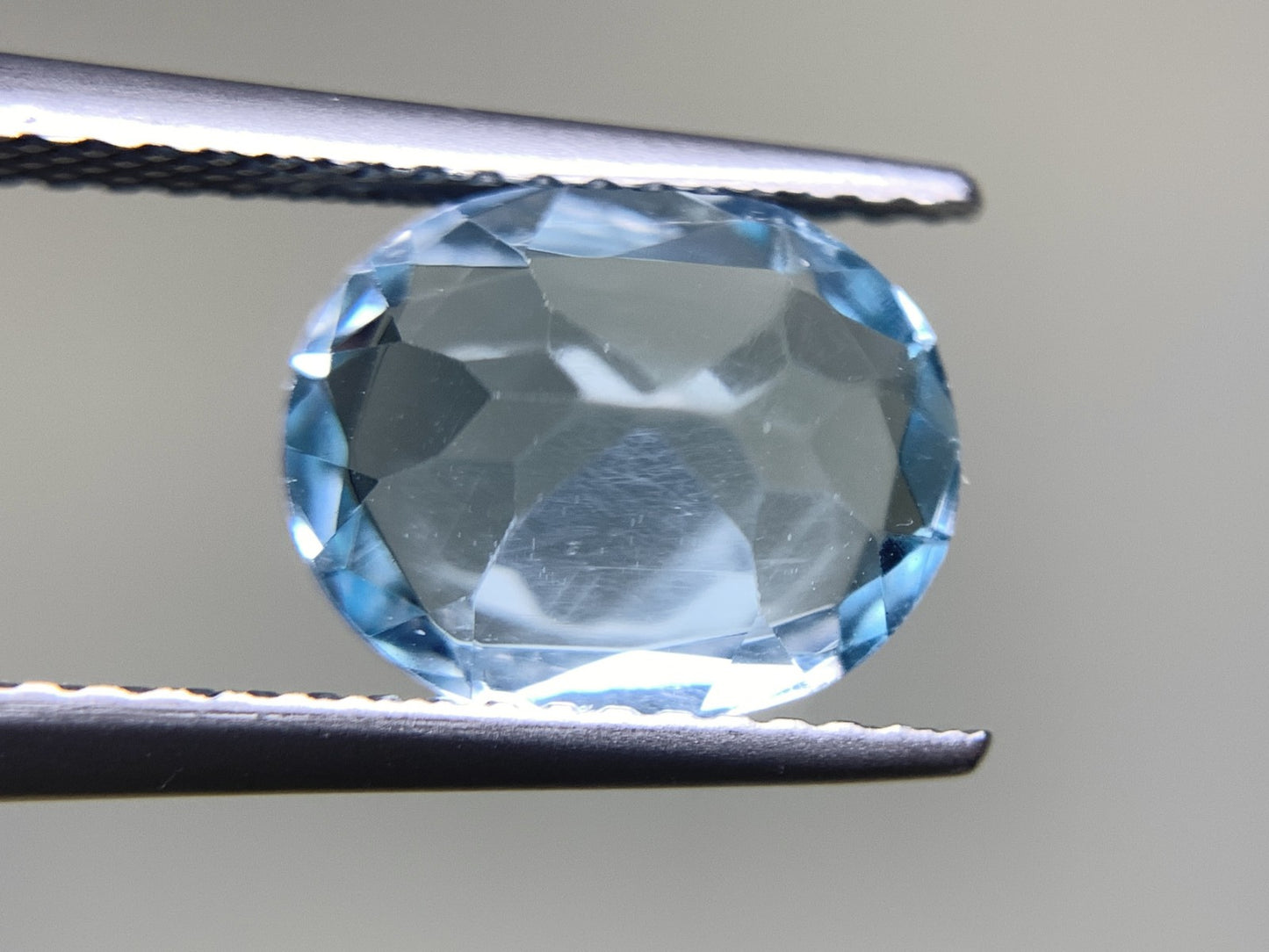 ブルートパーズ 3.069ct 宝石ソーティング付き  10.1㎜×8.1㎜×5.0㎜  ルース（ 裸石 ） 2424Y
