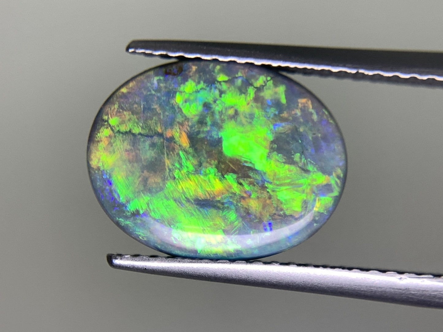 ブラックオパール 2.738ct 宝石ソーティング付き  12.8㎜×10.1㎜×3.1㎜  ルース（ 裸石 ） 2433Y