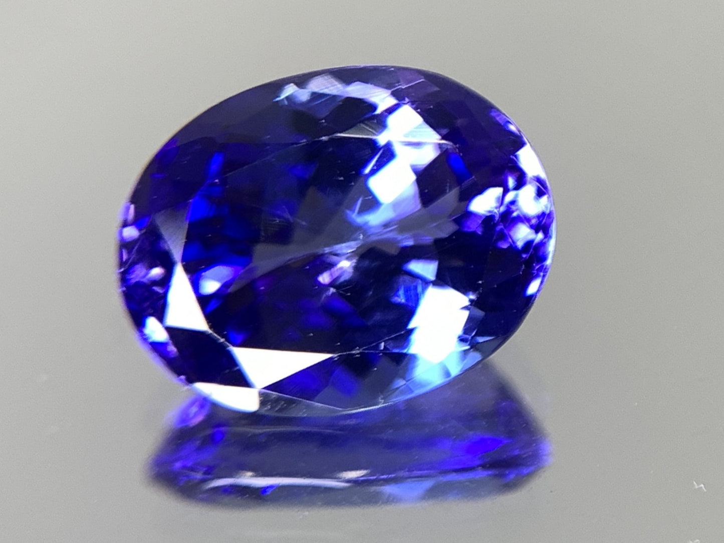 タンザナイト 2.852ct 宝石ソーティング付き  10.19㎜×7.96㎜×4.88㎜  ルース（ 裸石 ） 2443Y