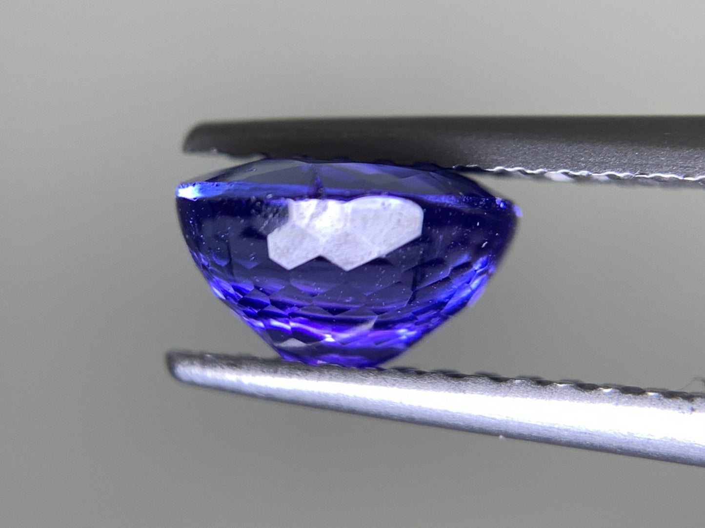 タンザナイト 1.403ct 宝石ソーティング付き  6.9㎜×6.1㎜×4.2㎜  ルース（ 裸石 ） 2449Y