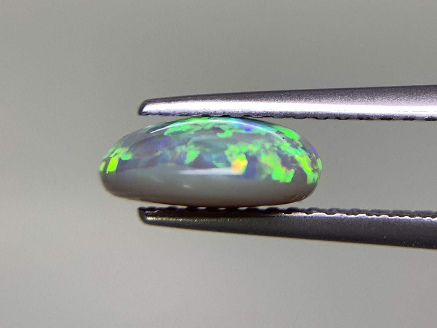ブラックオパール 1.911ct 宝石ソーティング付き  8.9㎜×9.4㎜×3.7㎜  ルース（ 裸石 ） 2470Y