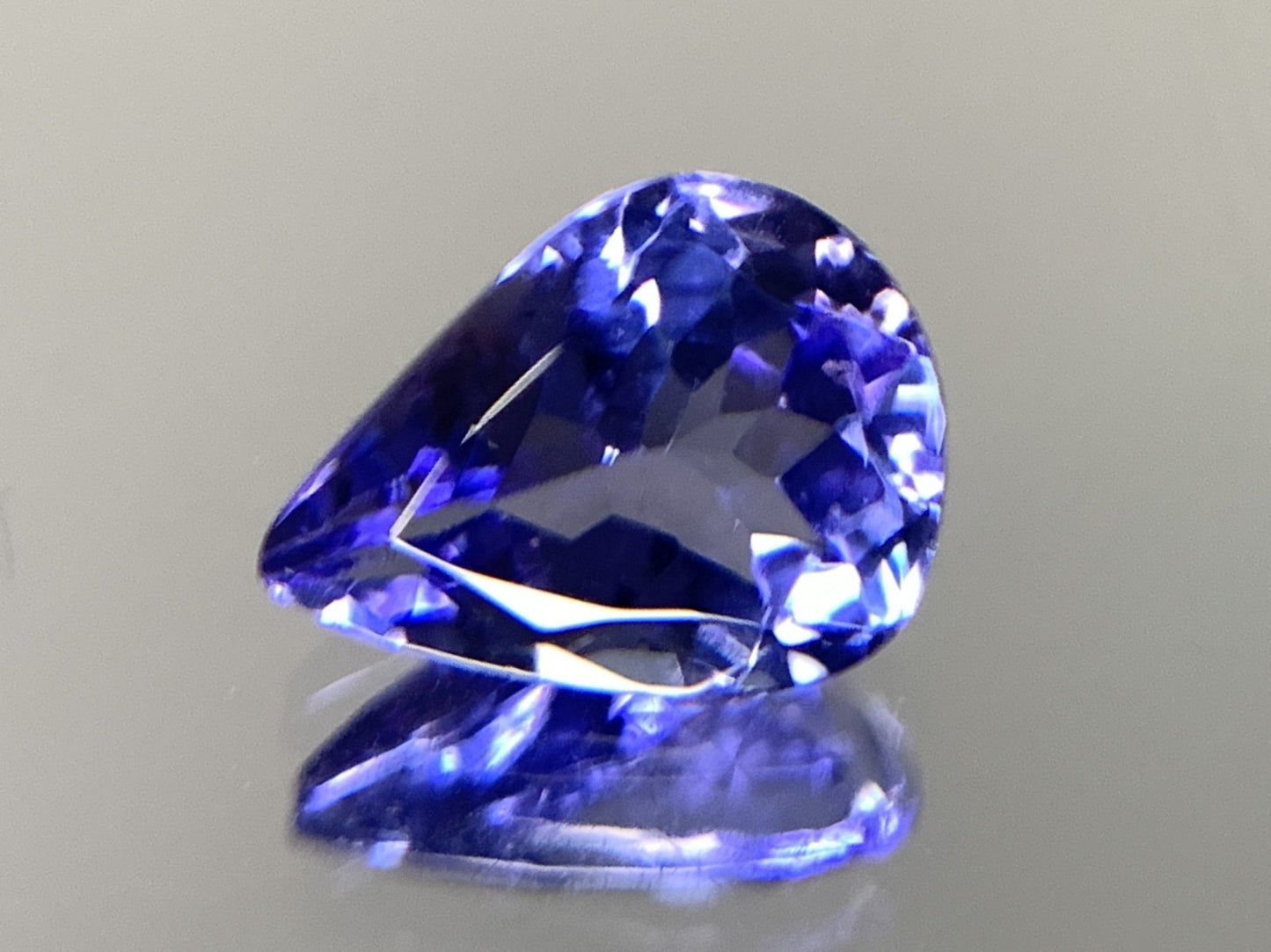 タンザナイト 1.165ct 宝石ソーティング付き  7.8㎜×5.9㎜×3.7㎜  ルース（ 裸石 ） 2477Y