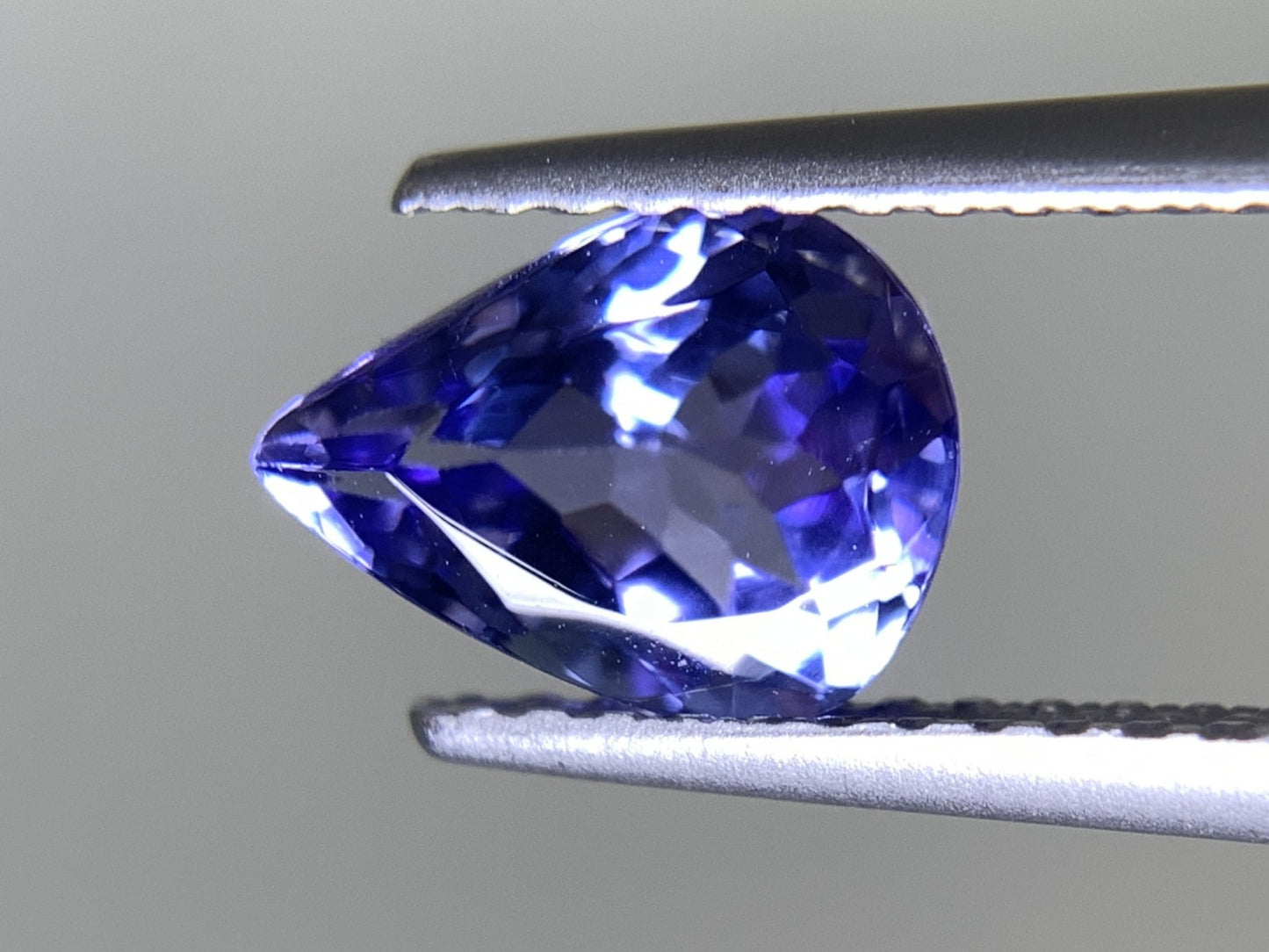 タンザナイト 1.165ct 宝石ソーティング付き  7.8㎜×5.9㎜×3.7㎜  ルース（ 裸石 ） 2477Y