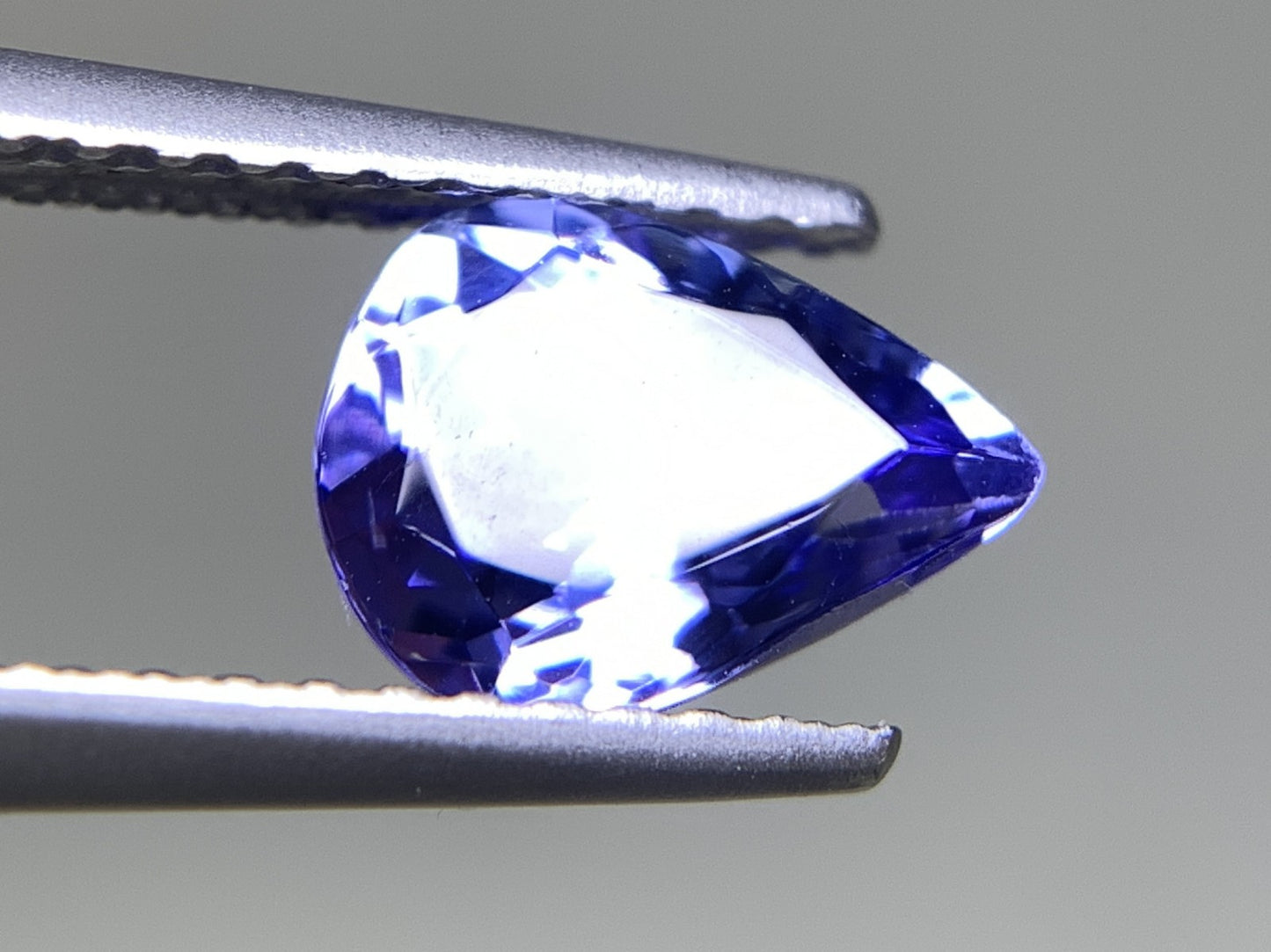 タンザナイト 1.165ct 宝石ソーティング付き  7.8㎜×5.9㎜×3.7㎜  ルース（ 裸石 ） 2477Y