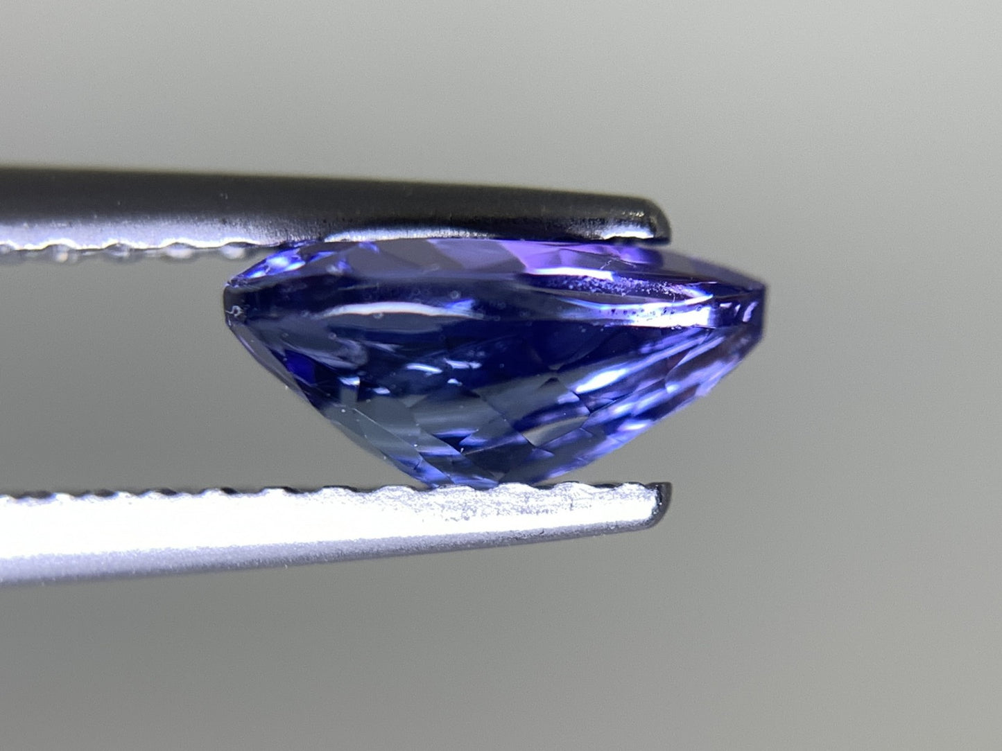 タンザナイト 1.165ct 宝石ソーティング付き  7.8㎜×5.9㎜×3.7㎜  ルース（ 裸石 ） 2477Y