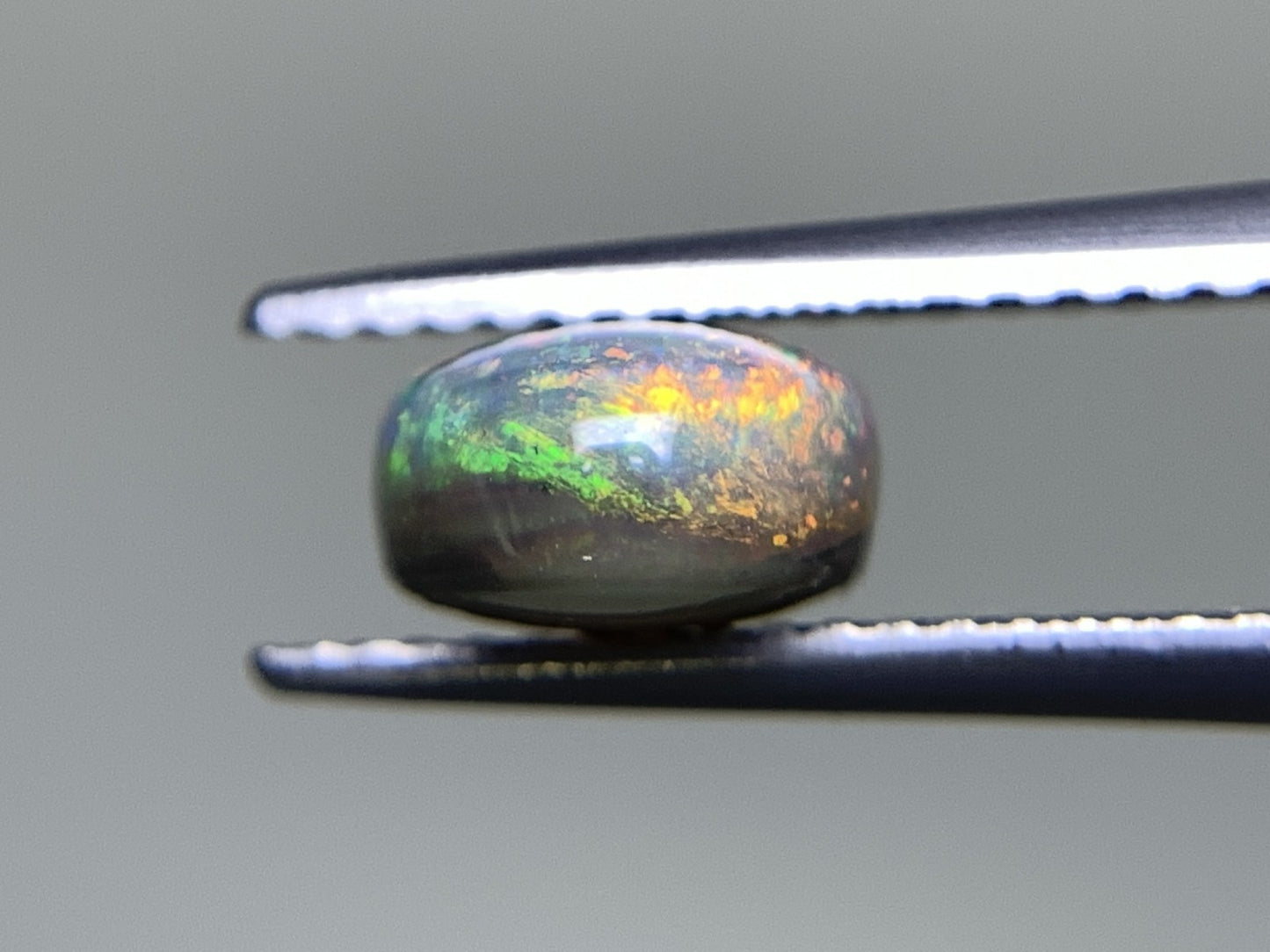 ブラックオパール 1.850ct 宝石ソーティング付き  9.0㎜×7.0㎜×4.3㎜  ルース（ 裸石 ） 2504Y