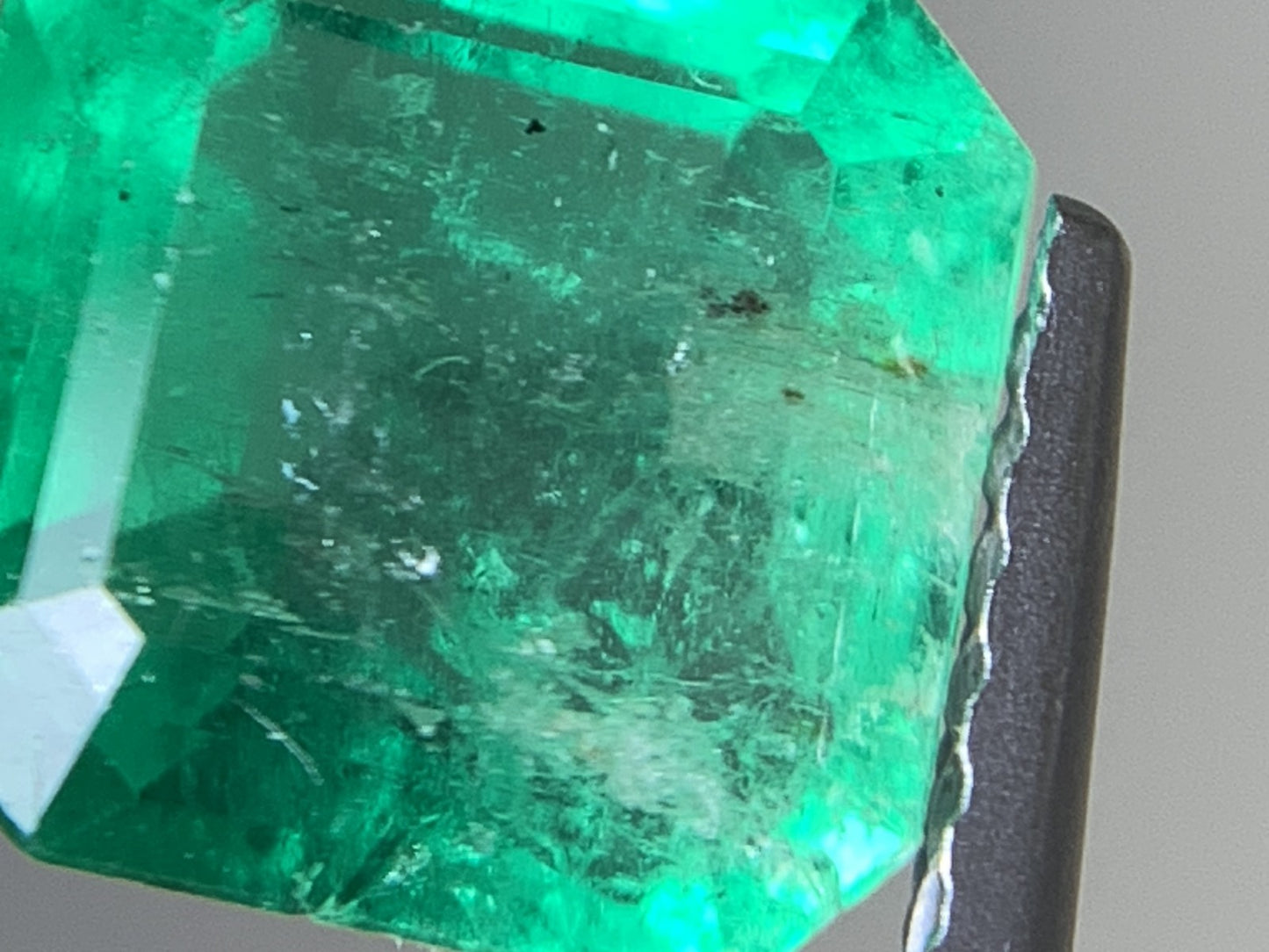 エメラルド 1.633ct 宝石ソーティング付き  7.72㎜×7.60㎜×4.05㎜  ルース（ 裸石 ） 2509Y