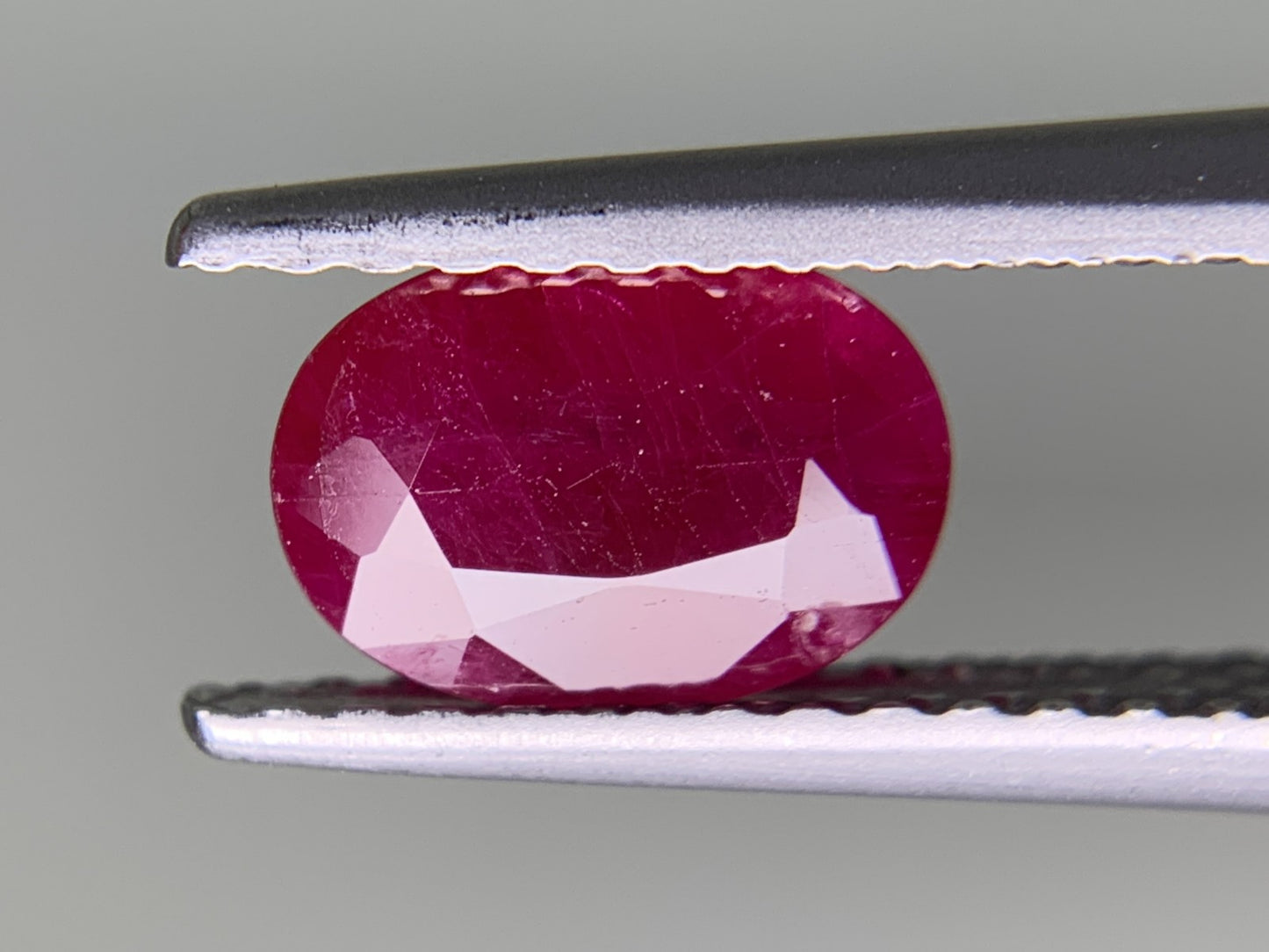 ルビー 1.083ct  宝石ソーティング付き  7.1㎜×5.1㎜×2.9㎜  天然 ルース（ 裸石 ） 2518Y