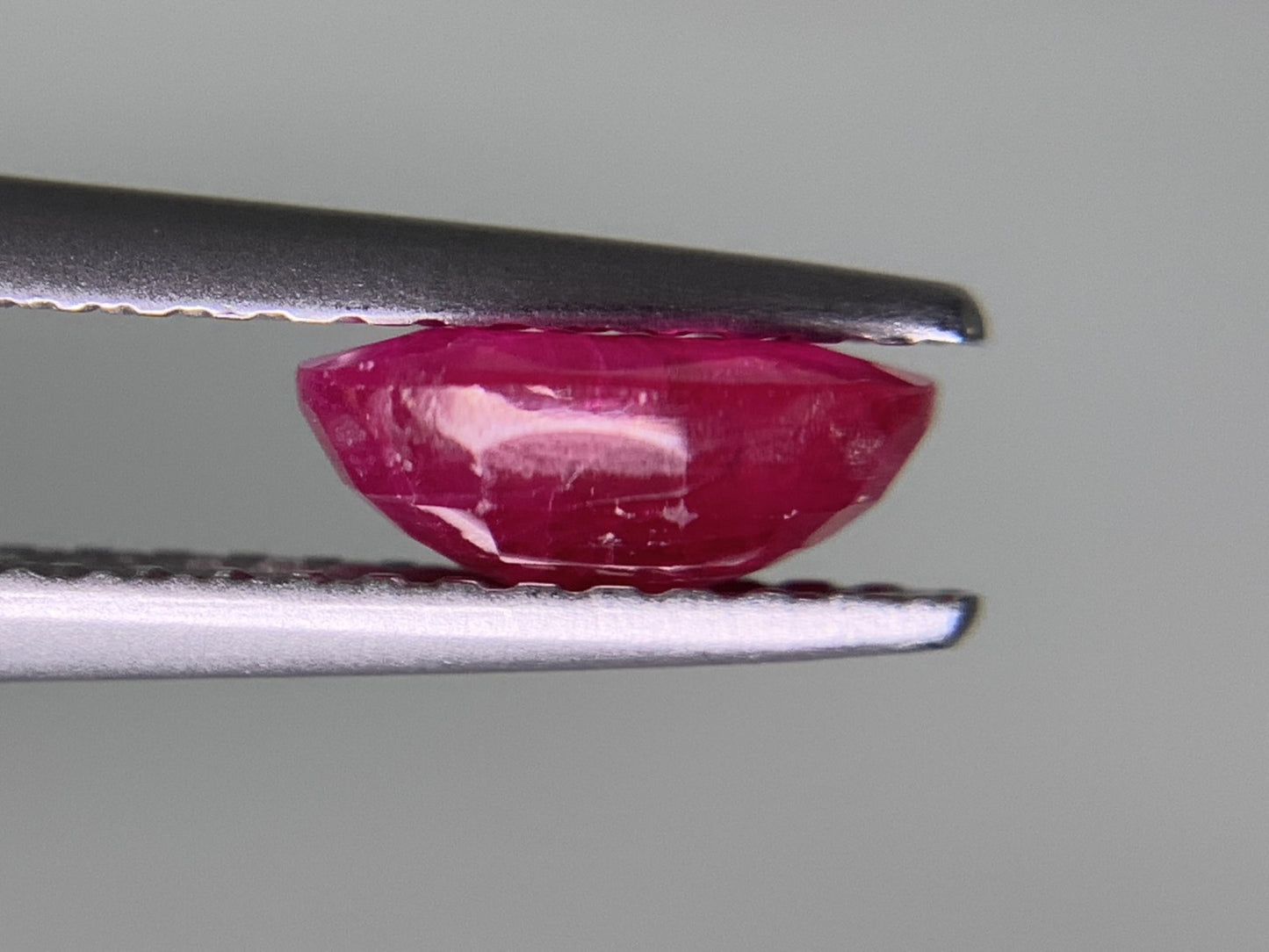 ルビー 1.083ct  宝石ソーティング付き  7.1㎜×5.1㎜×2.9㎜  天然 ルース（ 裸石 ） 2518Y