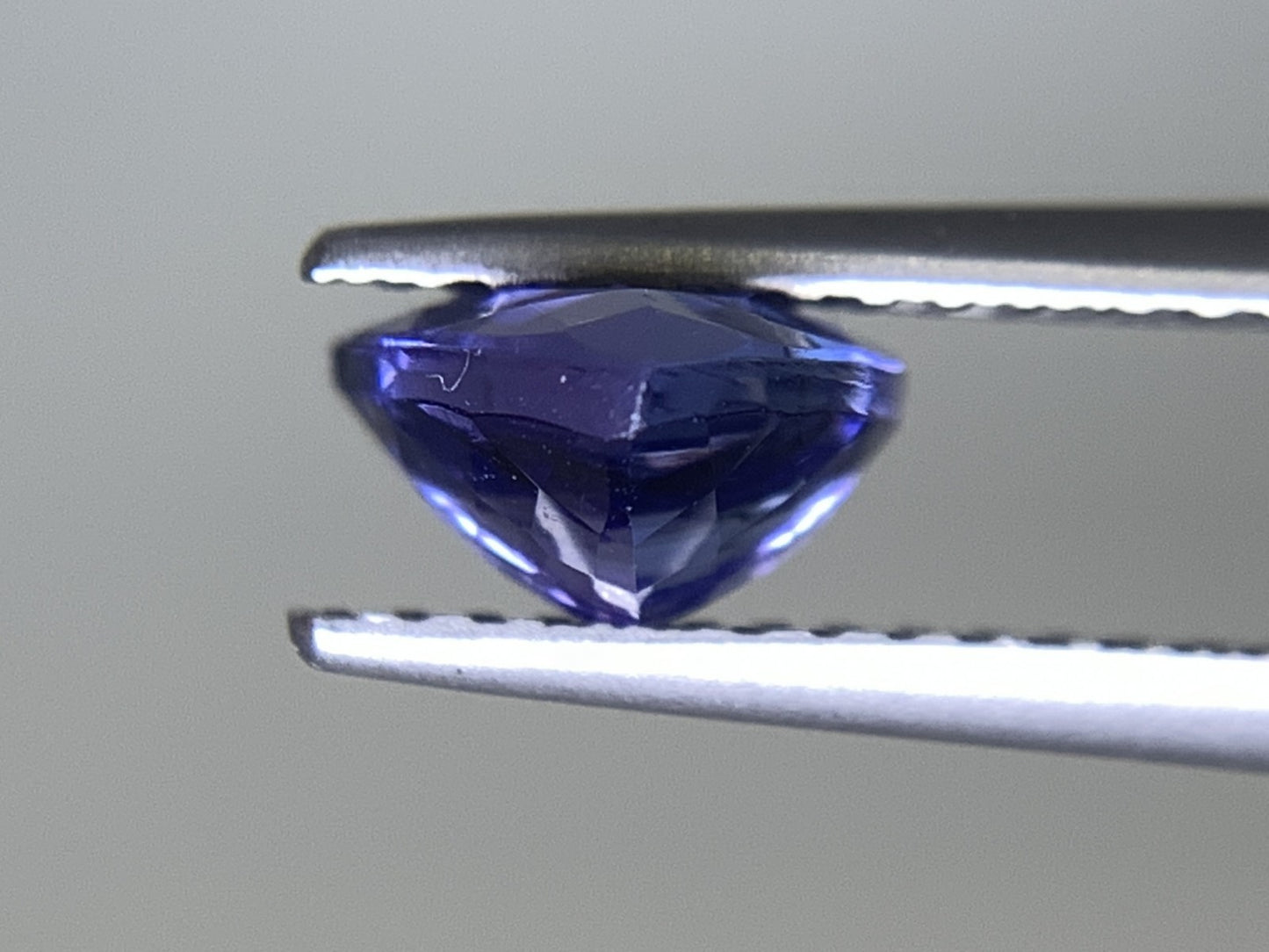 タンザナイト 1.252ct 宝石ソーティング付き  6.8㎜×6.7㎜×3.9㎜  ルース（ 裸石 ） 2536Y