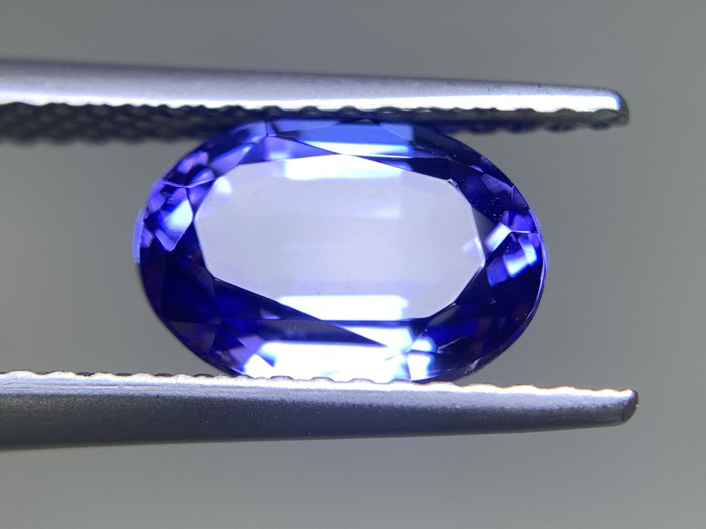 タンザナイト 2.466ct 宝石ソーティング付き  9.0㎜×6.4㎜×4.9㎜  ルース（ 裸石 ） 2555Y