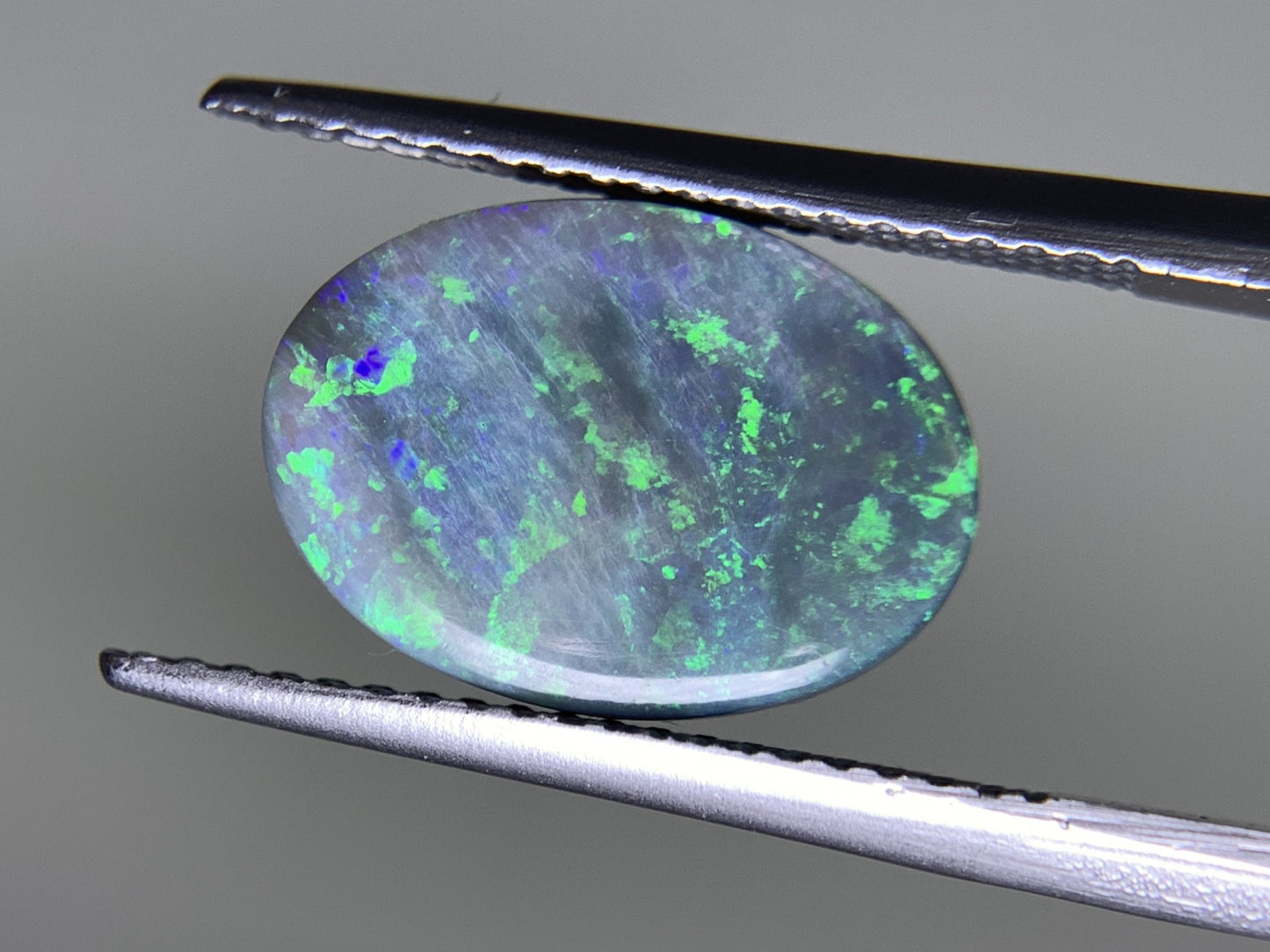ブラックオパール 2.913ct 宝石ソーティング付き 12.7㎜×9.3㎜×3.6㎜ ルース（ 裸石 ） 2584Y