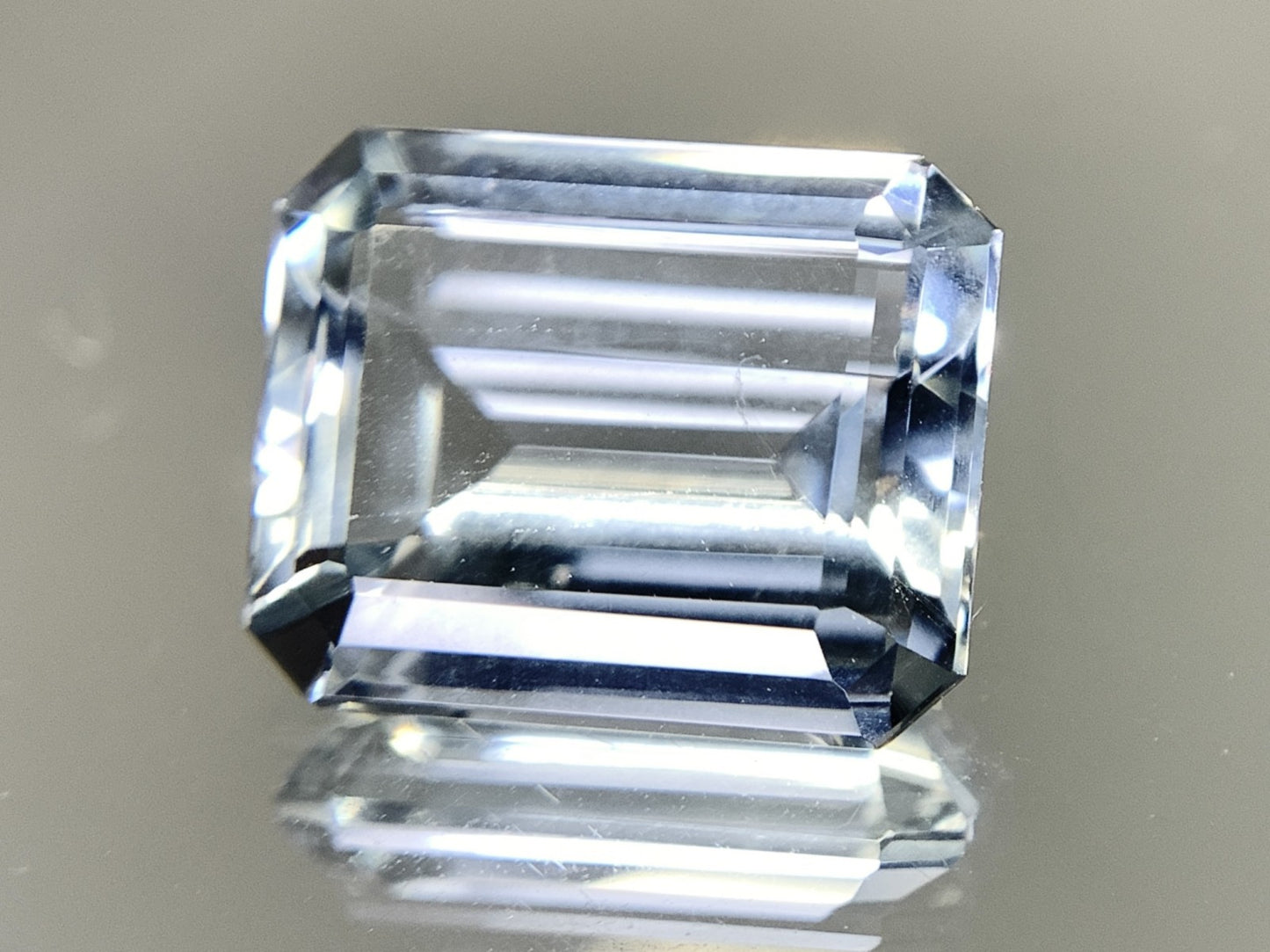 アクアマリン 5.237ct 宝石ソーティング付き  10.1㎜×12.2㎜×5.7㎜  ルース（ 裸石 ） 2586Y