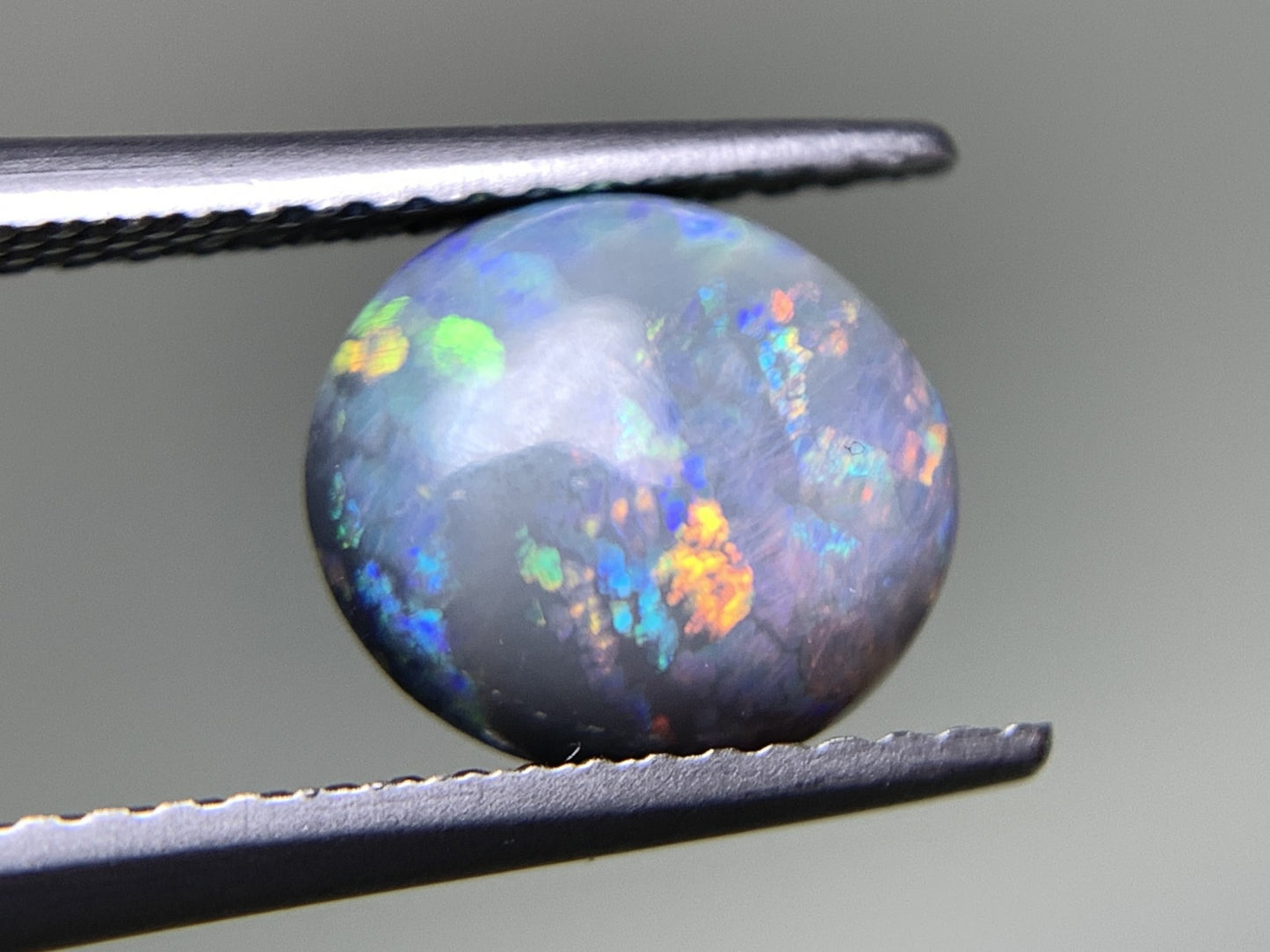 ブラックオパール 1.589ct 中央宝石ソーティング付き 9.1㎜×8.0㎜×3.7㎜ 天然 ルース（ 裸石 ） 2592Y