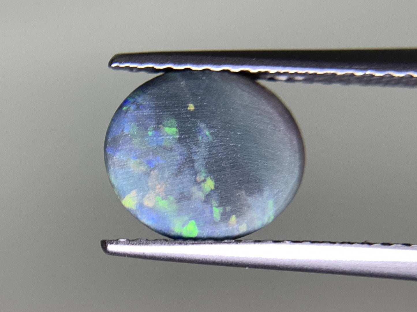 ブラックオパール 1.589ct 中央宝石ソーティング付き 9.1㎜×8.0㎜×3.7㎜ 天然 ルース（ 裸石 ） 2592Y