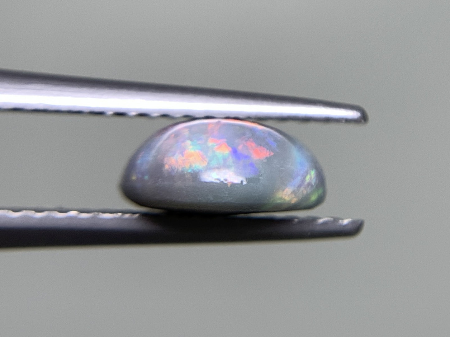 ブラックオパール 1.589ct 中央宝石ソーティング付き 9.1㎜×8.0㎜×3.7㎜ 天然 ルース（ 裸石 ） 2592Y