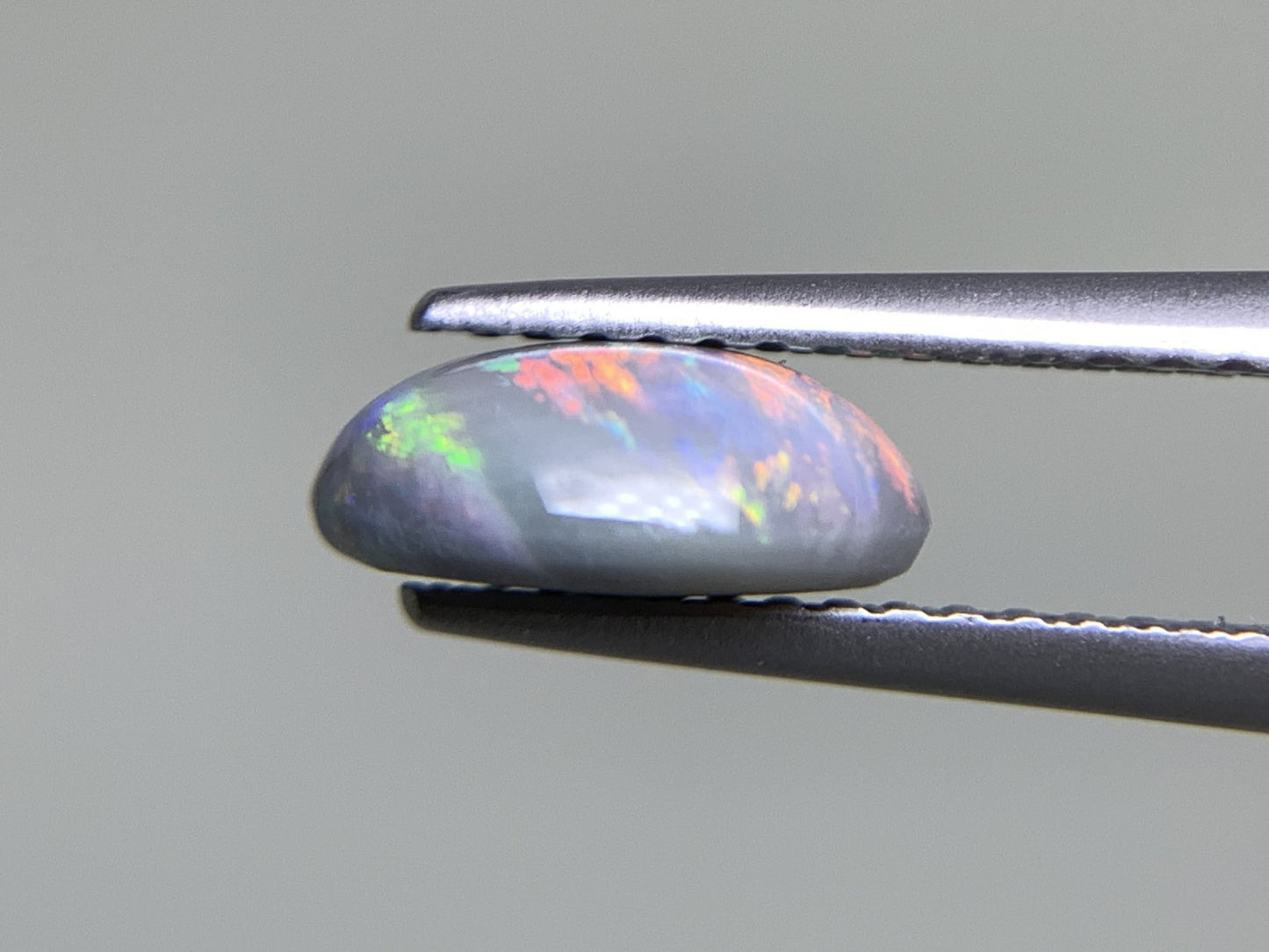 ブラックオパール 1.589ct 中央宝石ソーティング付き 9.1㎜×8.0㎜×3.7㎜ 天然 ルース（ 裸石 ） 2592Y