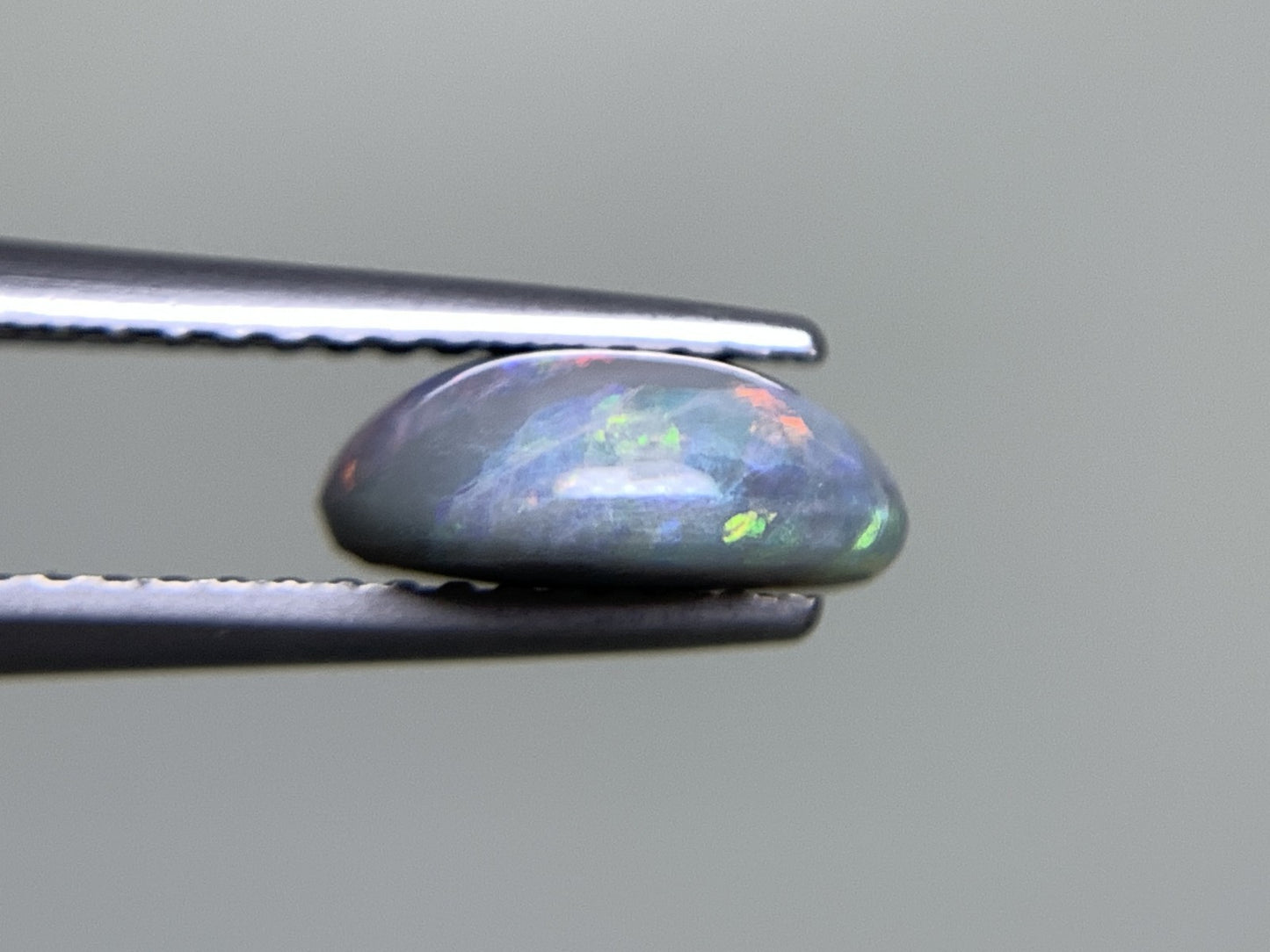 ブラックオパール 1.589ct 中央宝石ソーティング付き 9.1㎜×8.0㎜×3.7㎜ 天然 ルース（ 裸石 ） 2592Y