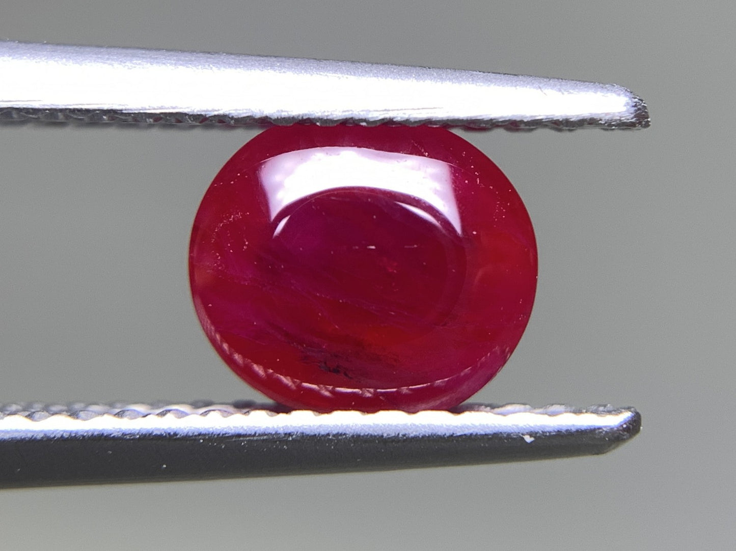 ルビー 1.629ct 宝石ソーティング付き  6.9㎜×6.2㎜×3.8㎜  ルース（ 裸石 ） 2611Y
