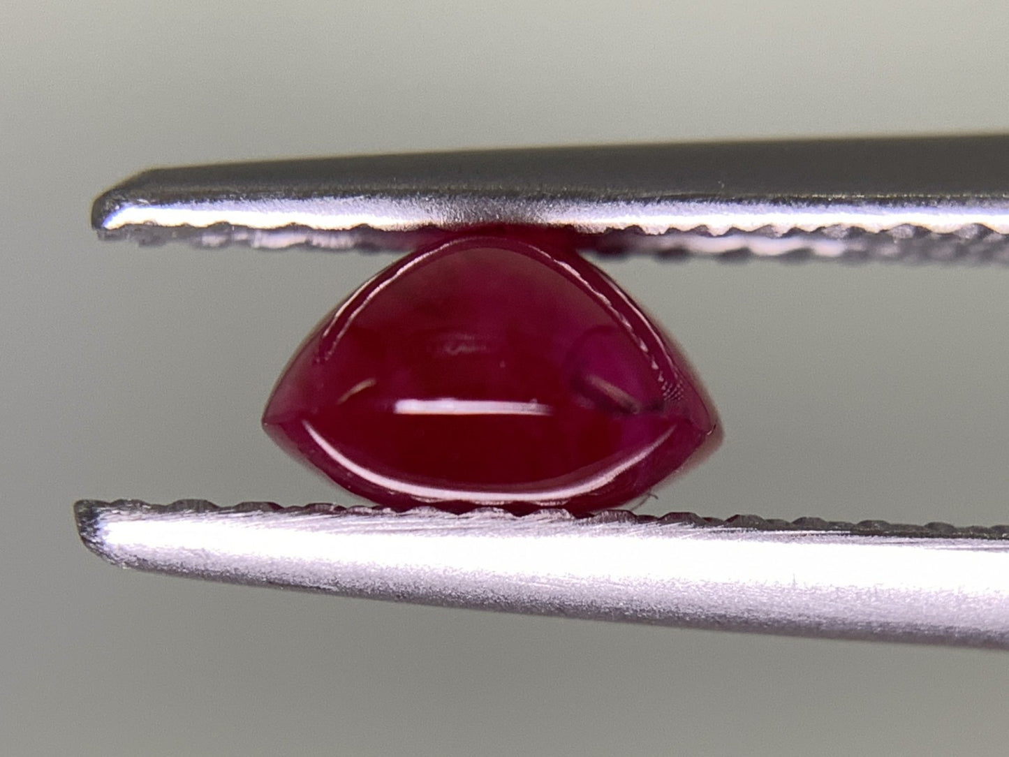 ルビー 1.629ct 宝石ソーティング付き  6.9㎜×6.2㎜×3.8㎜  ルース（ 裸石 ） 2611Y