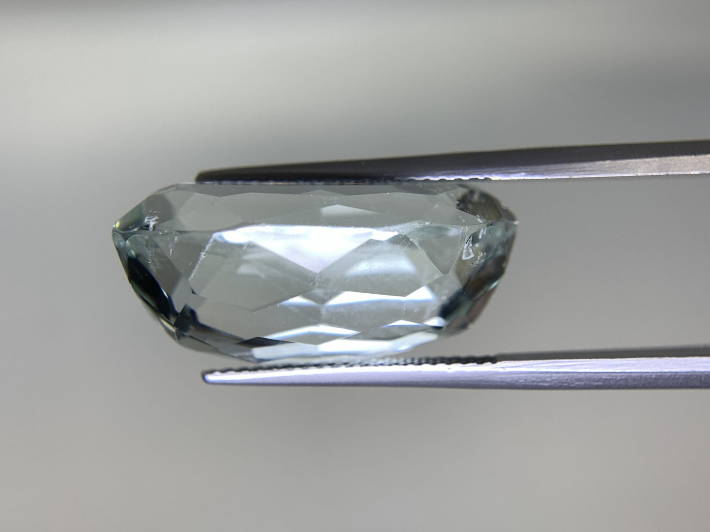 アクアマリン 20.661ct  宝石ソーティング付き  22.7㎜×12.2㎜×10.5㎜  天然 ルース（ 裸石 ） 2628Y