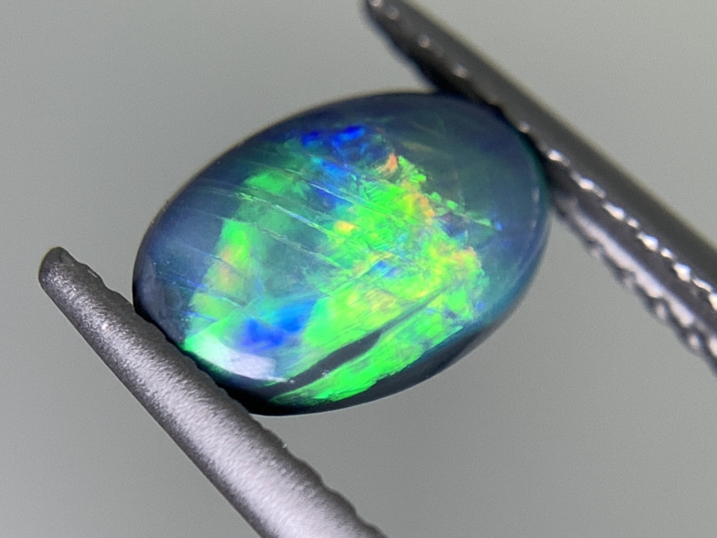 ブラックオパール 1.114ct 宝石ソーティング付き 8.3㎜×5.7㎜×3.7㎜ ルース（ 裸石 ） 2629Y