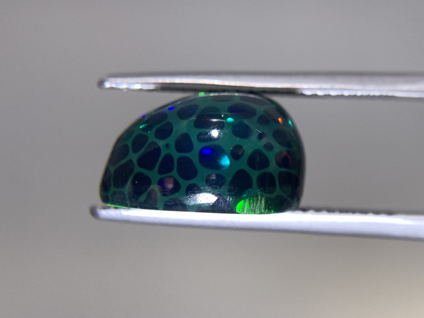 ハニカムブラックオパール(黒色化) 5.758ct 宝石ソーティング付き  13.0㎜×11.0㎜×7.6㎜  ルース（ 裸石 ） 2635Y